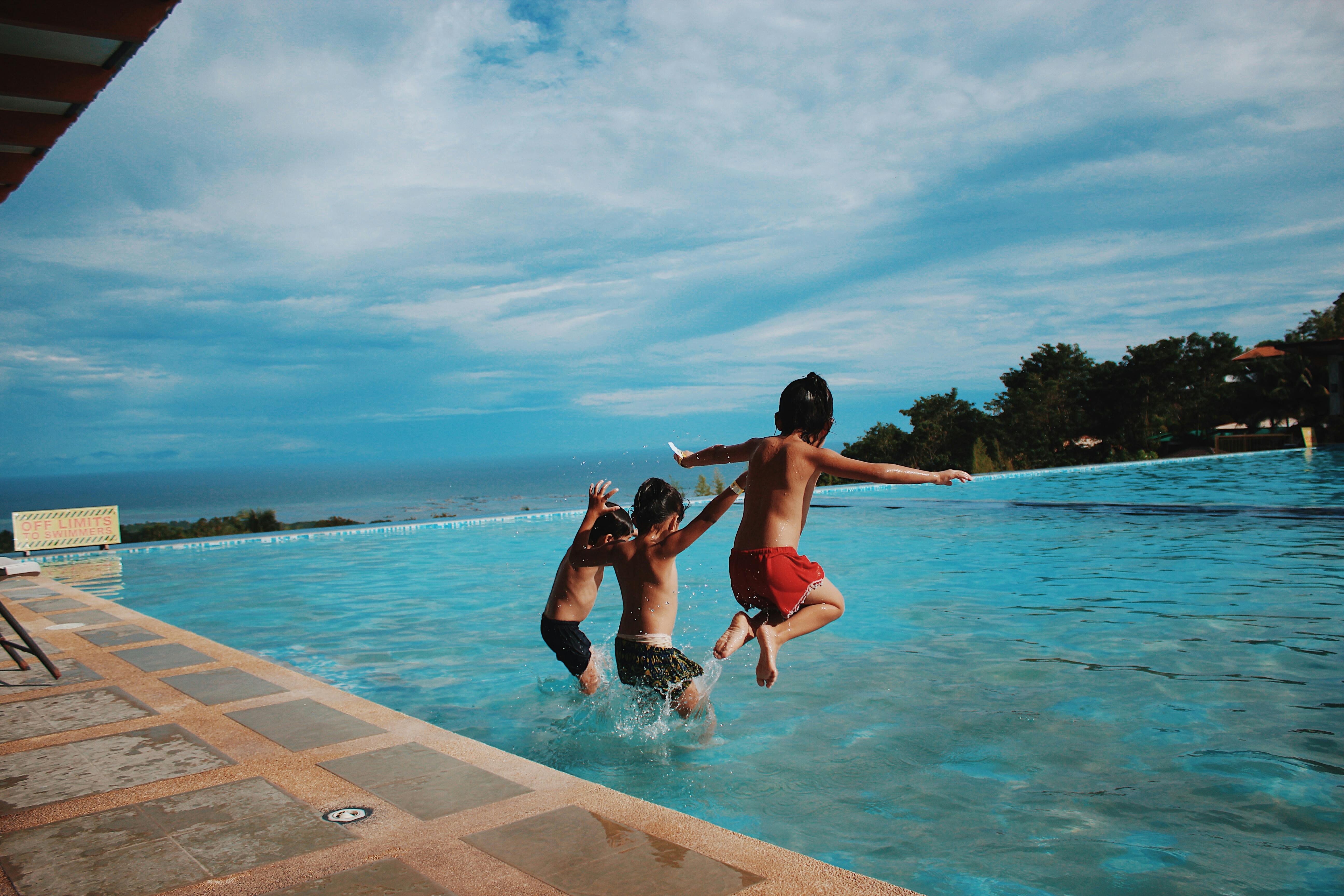Bambini che saltano in piscina, 5184x3456 4K Ultra HD, Smart TV 4K