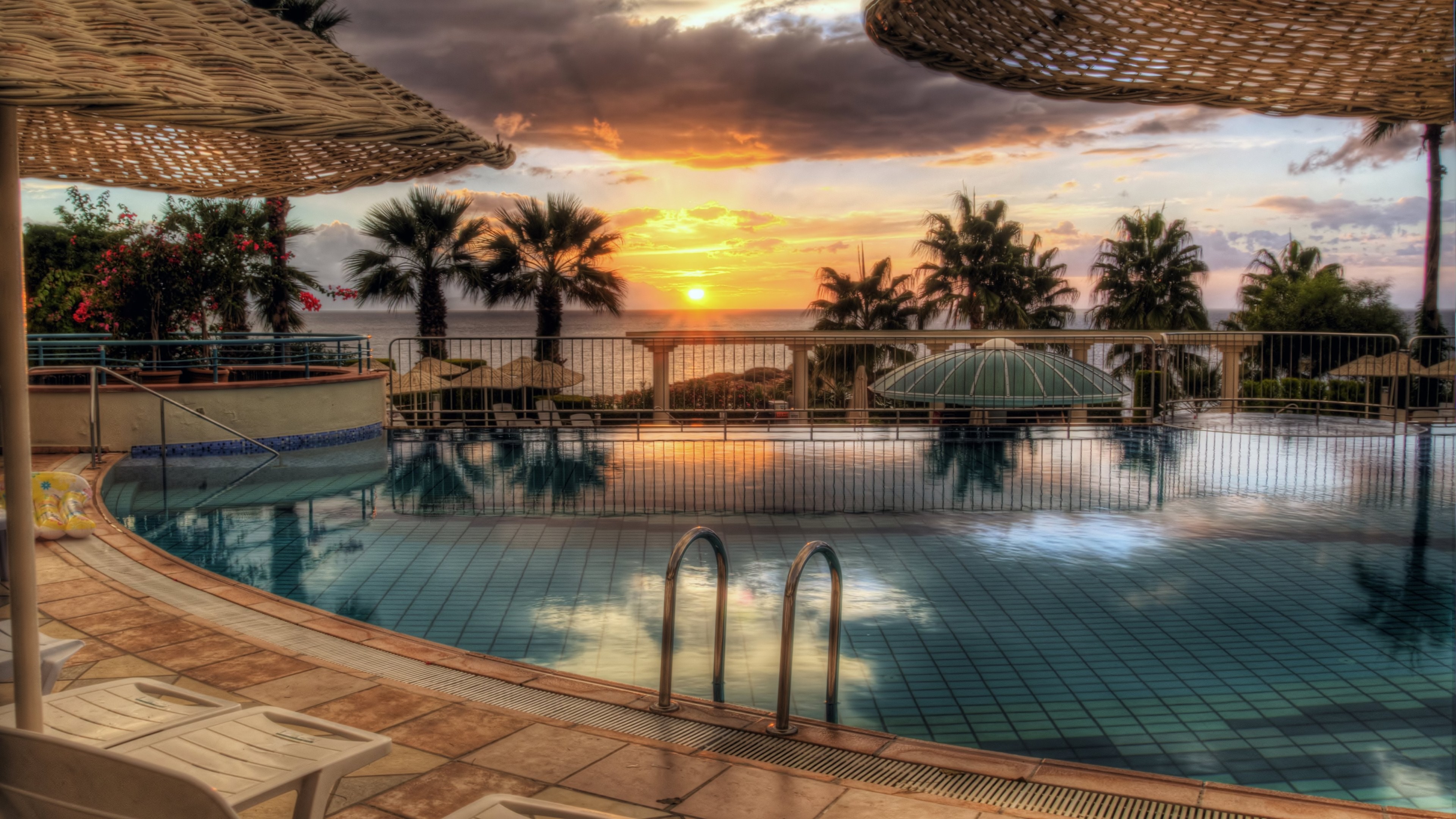 Piscina resort al tramonto, 3840x2160 Ultra HD, 4K TV