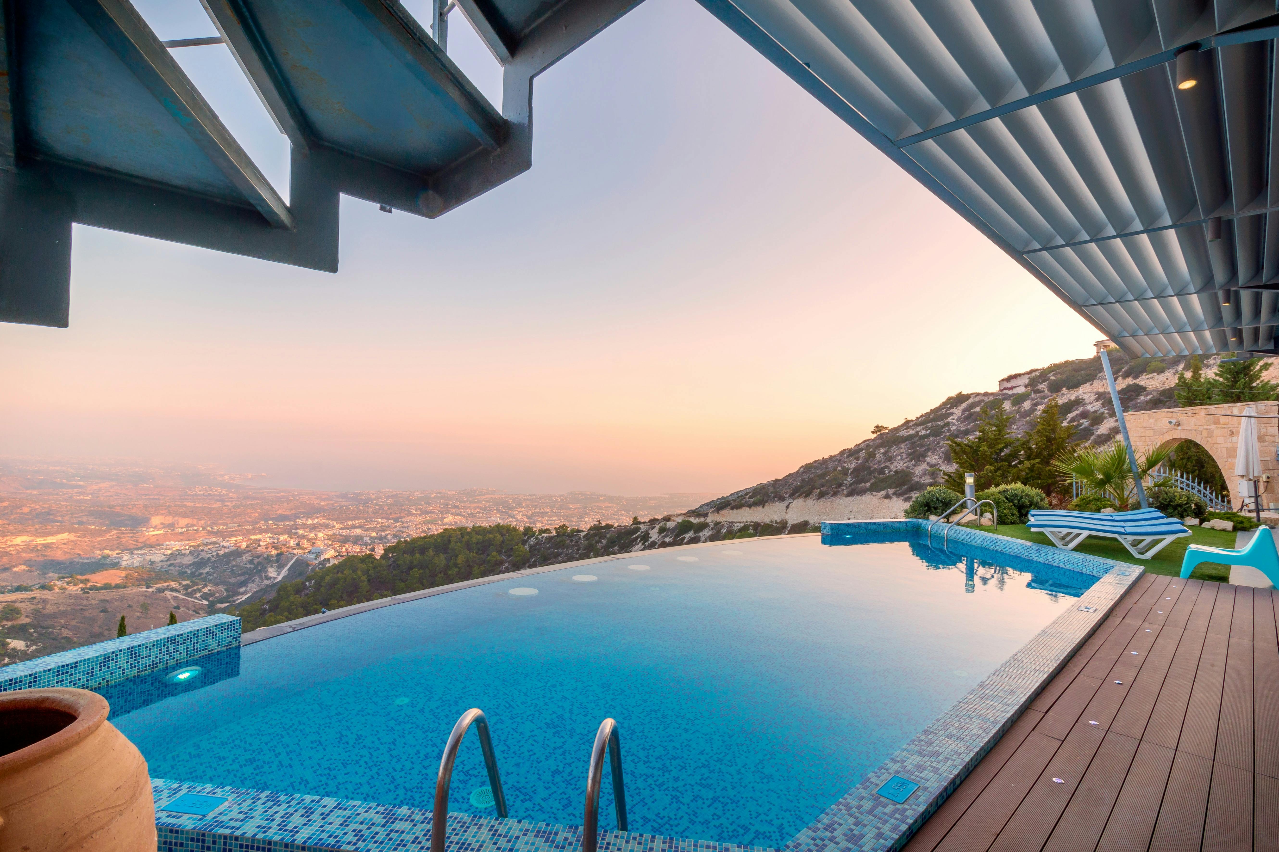 Piscina a sfioro vista panoramica, 5320x3547 4K, Desktop 4K