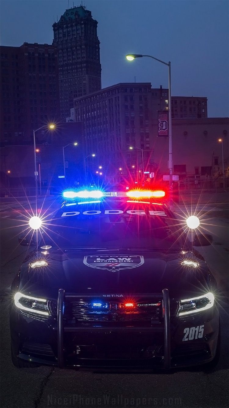 Auto polizia Dodge Charger notte, 750x1334 Verticale, iPhone