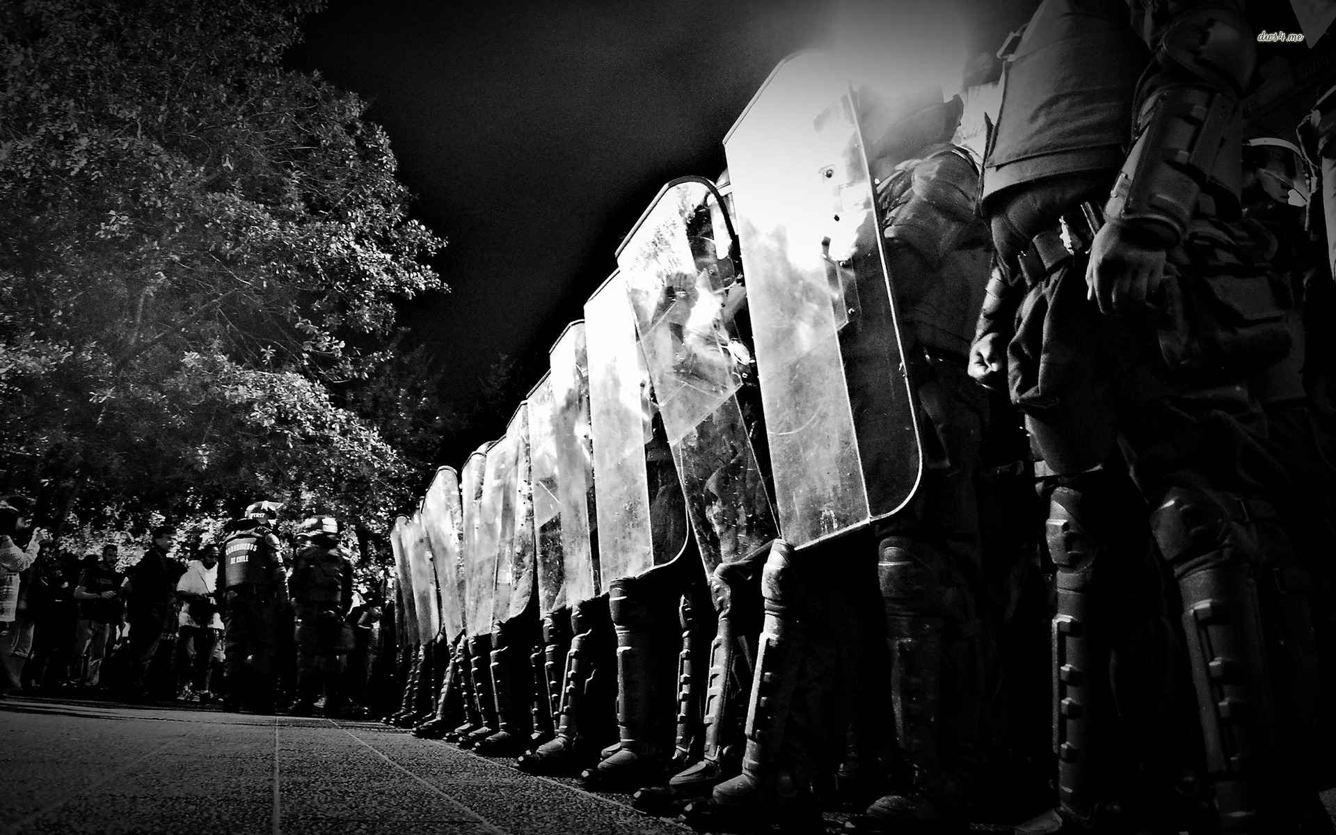 Polizia antisommossa con scudi, 1920x1200 Full HD+ WUXGA, Desktop