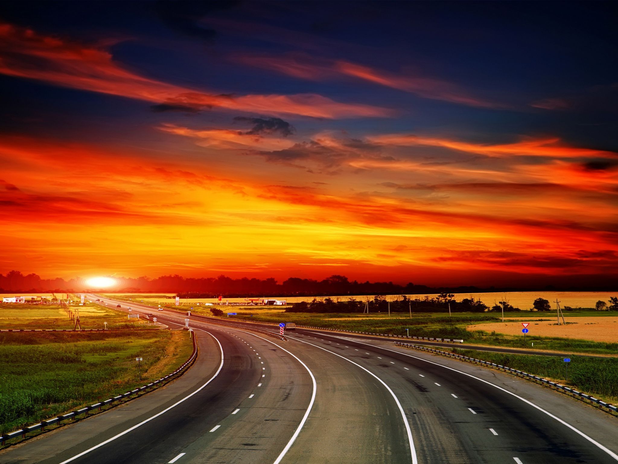 Strada al tramonto arancione, 2048x1536 2K, iMac