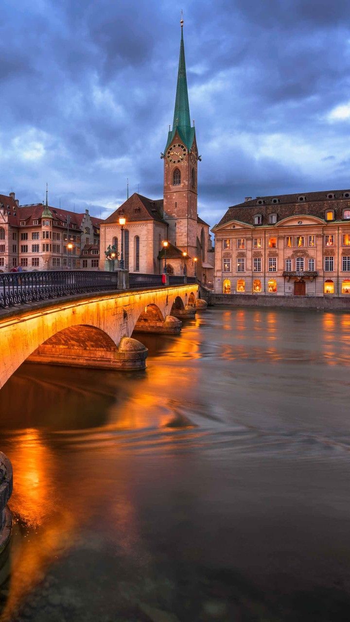 Ponte illuminato e chiesa storica, 720x1280 Full HD Verticale, iPhone