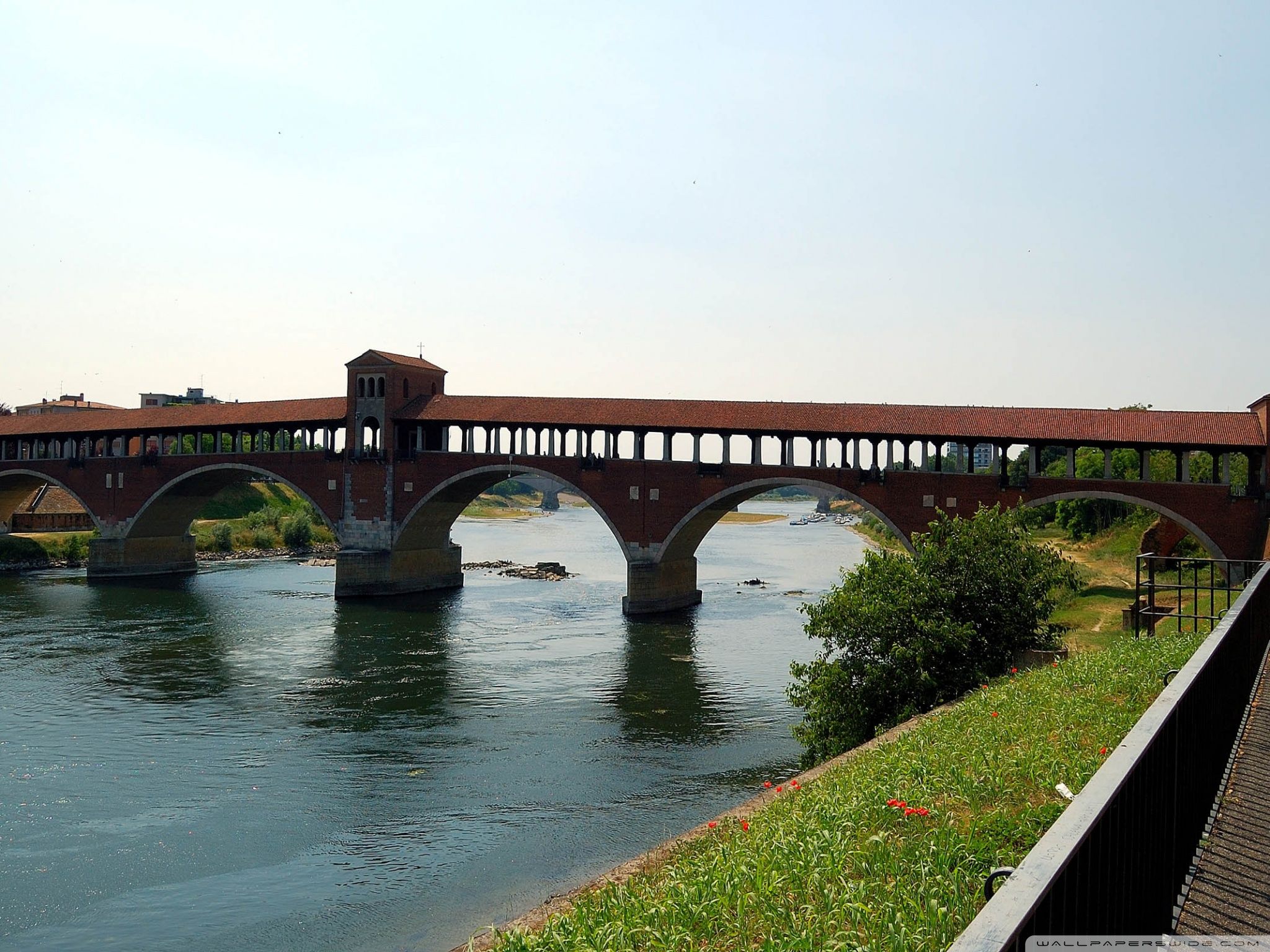 Ponte coperto su fiume, 2048x1536 Hi-Res, Desktop