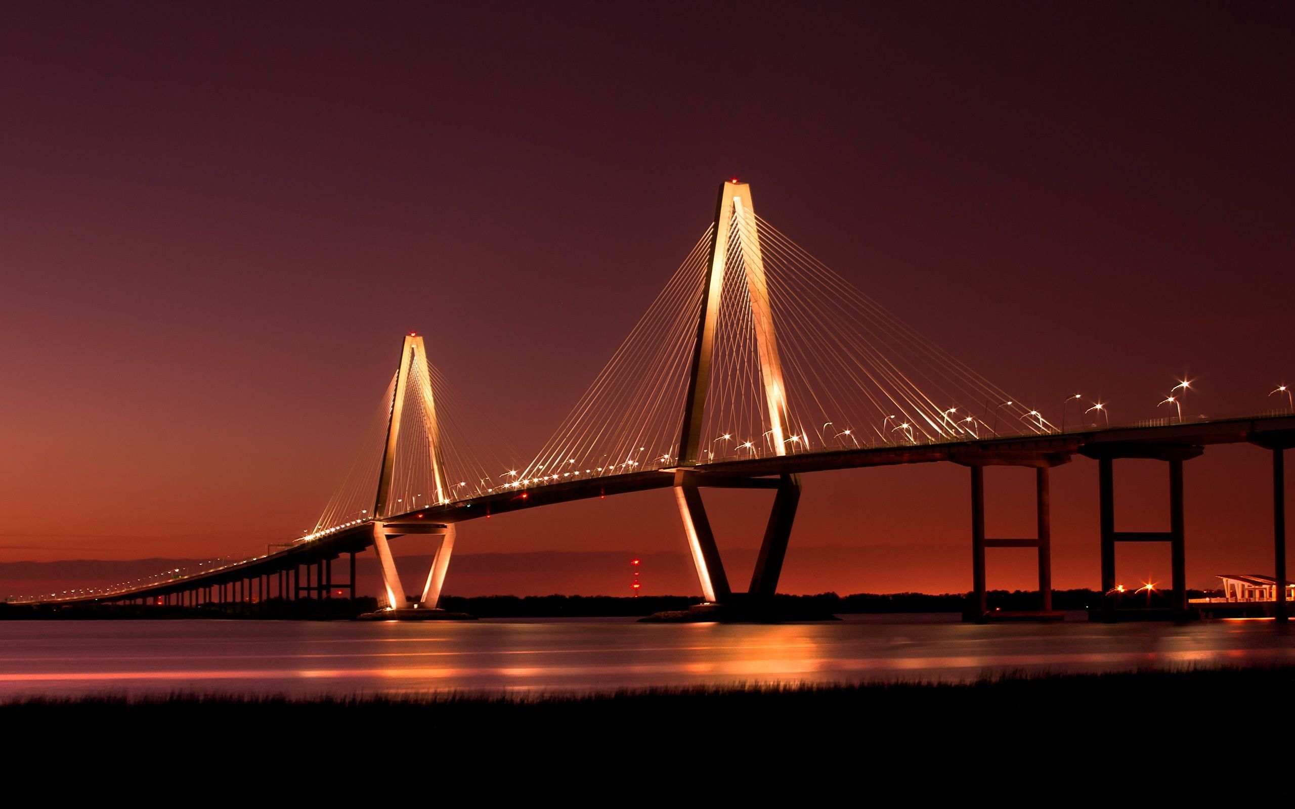 Ponte strallato illuminato al tramonto, 2560x1600 2K, Desktop