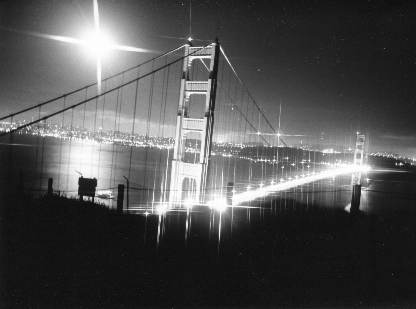 Golden Gate Bridge notturno bianco e nero, 1400x1040 720p, Laptop