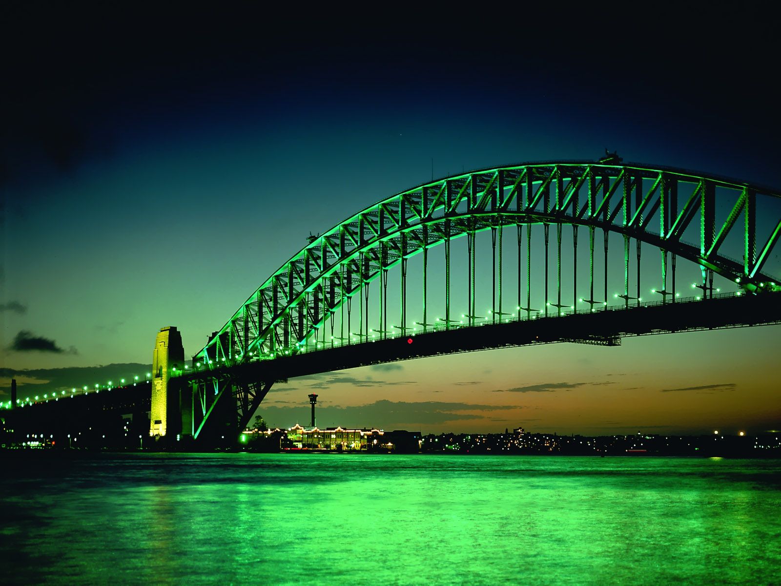 Ponte illuminato verde di notte, 1600x1200 HD, Desktop