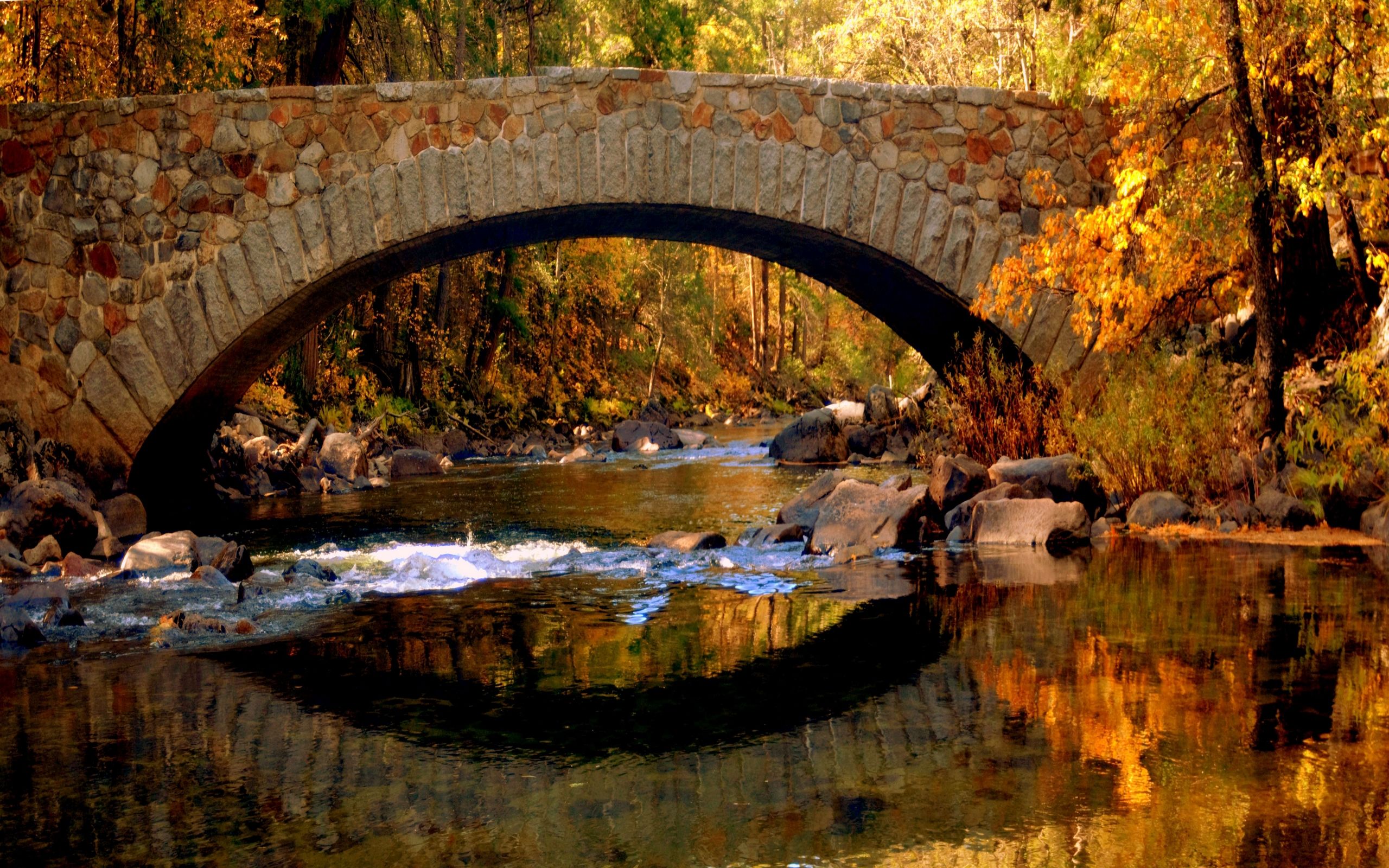 Ponte in pietra autunnale, 2560x1600 2K+, PC