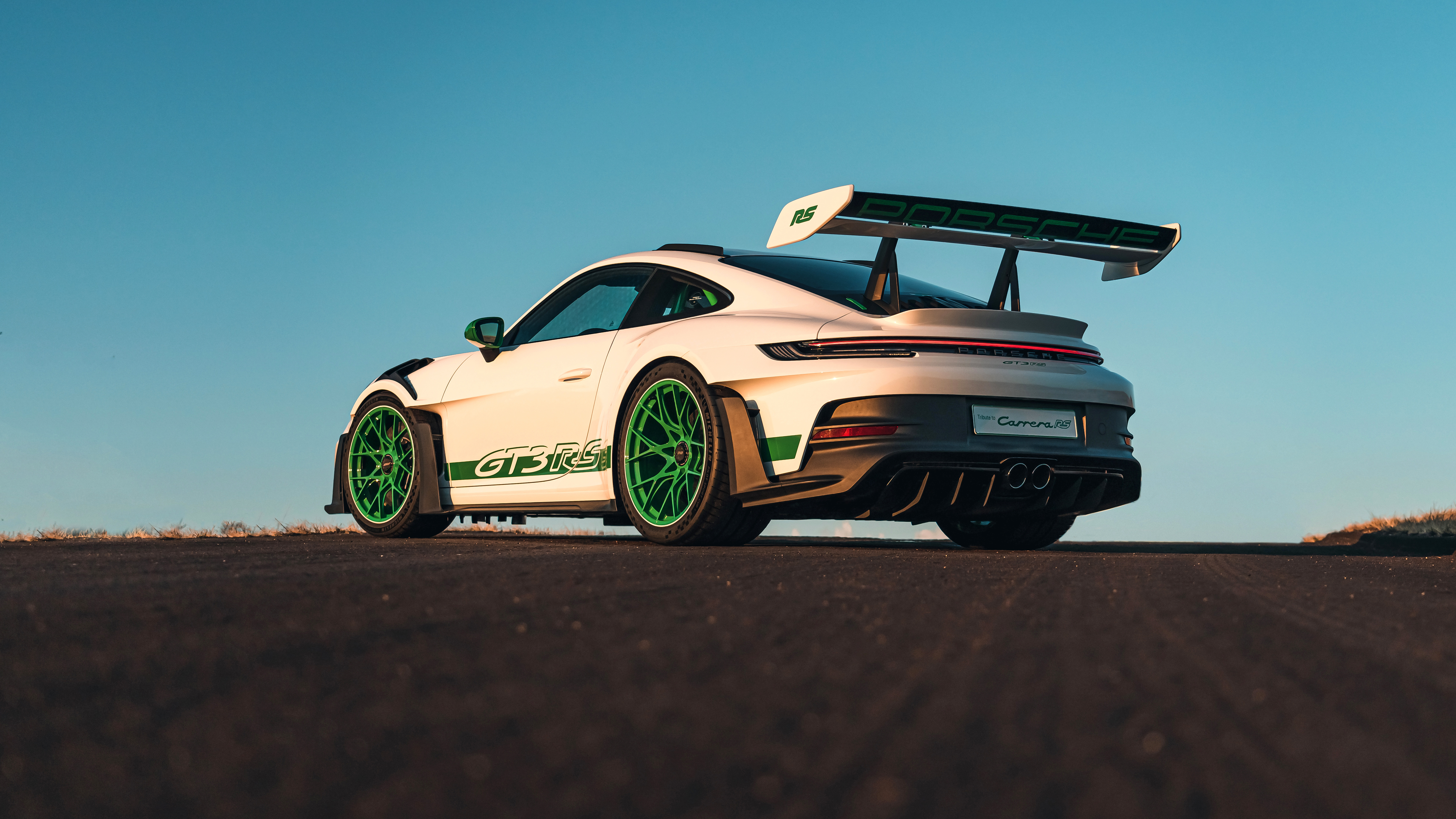 Porsche 911 GT3 RS bianca, 7680x4320 Ultra HD, 4K TV
