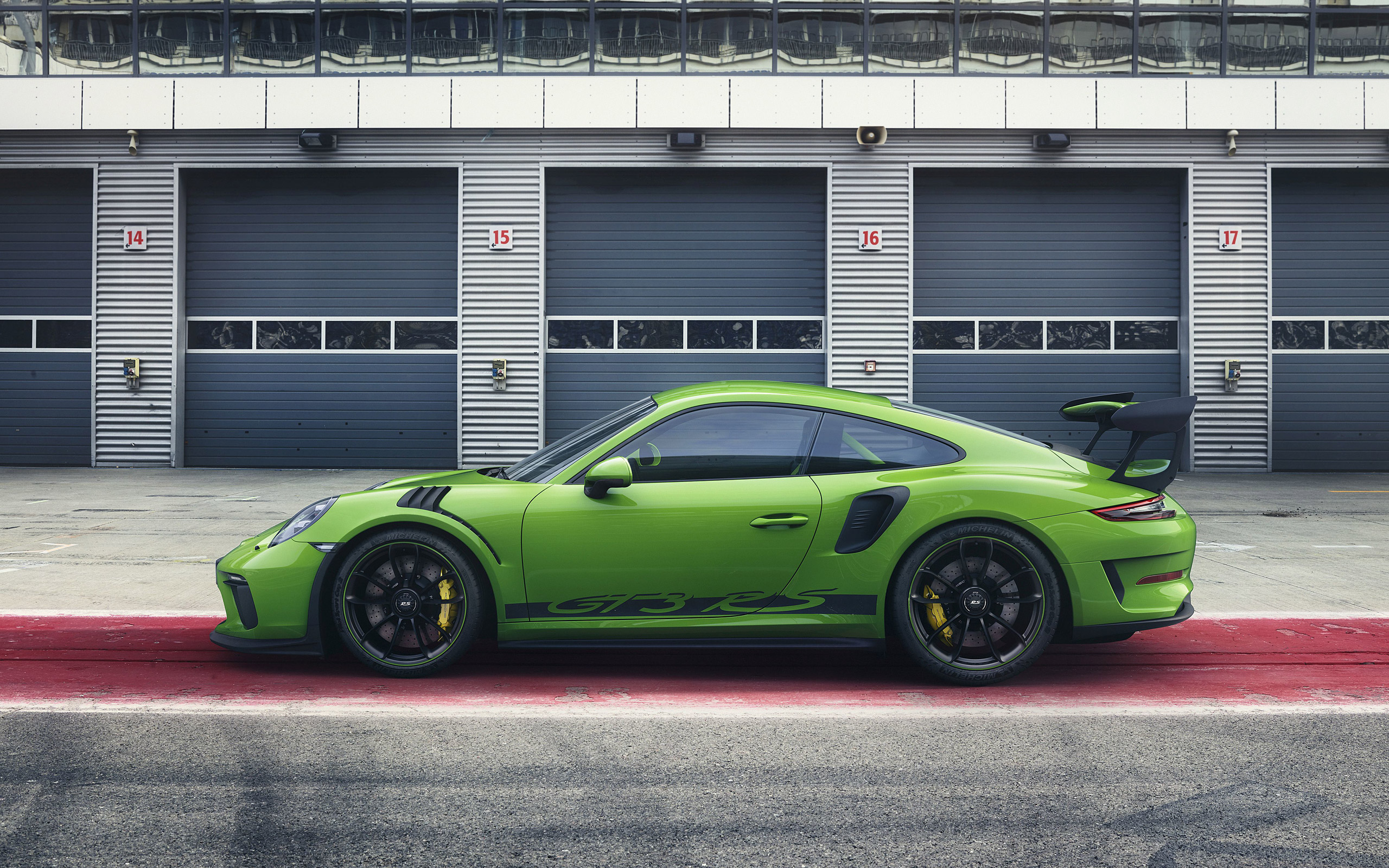 Porsche 911 GT3 RS verde, 2560x1600 2K+, MacBook Pro