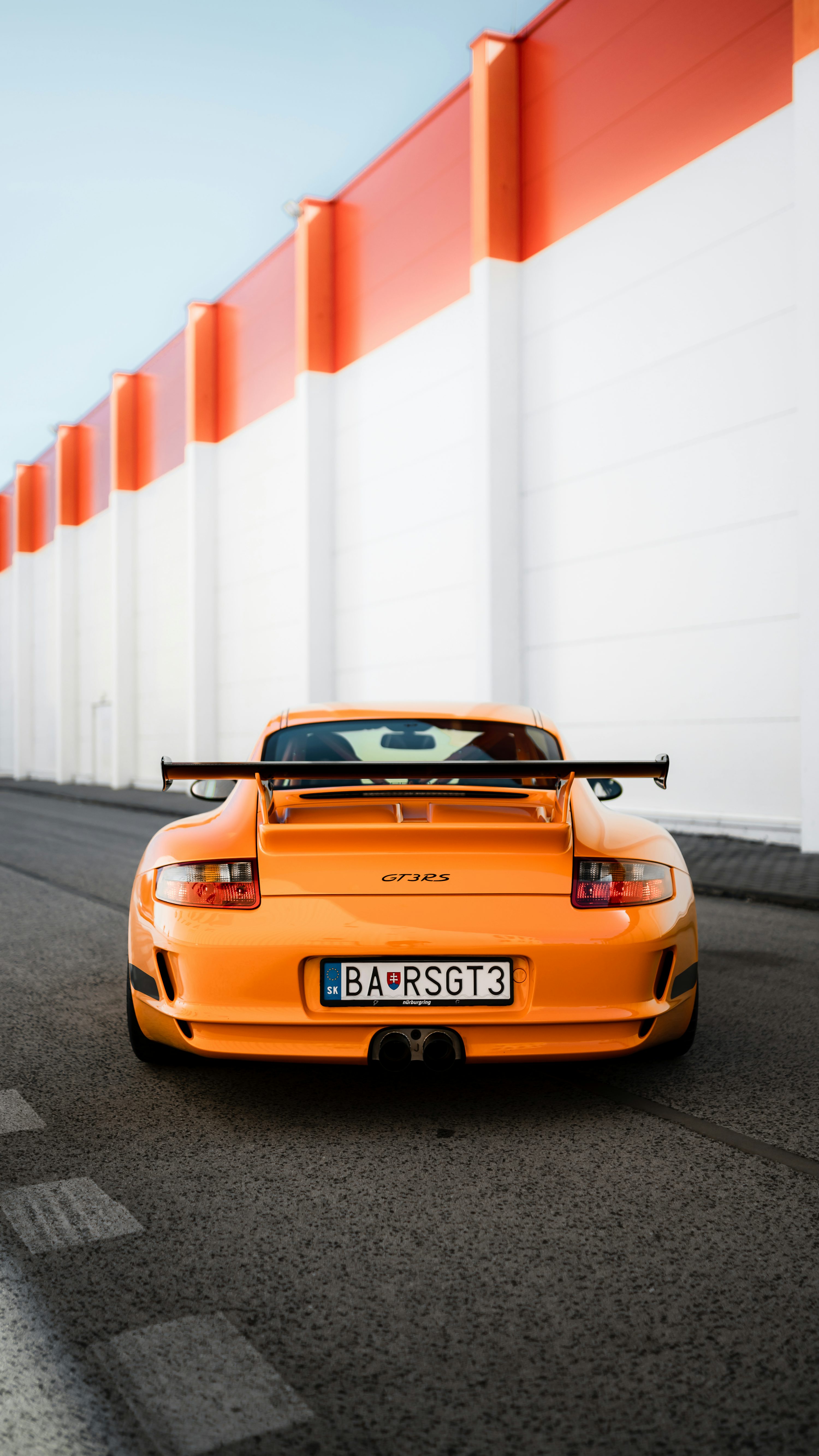 Porsche 911 GT3 RS arancione, 3000x5333 Verticale, Mobile