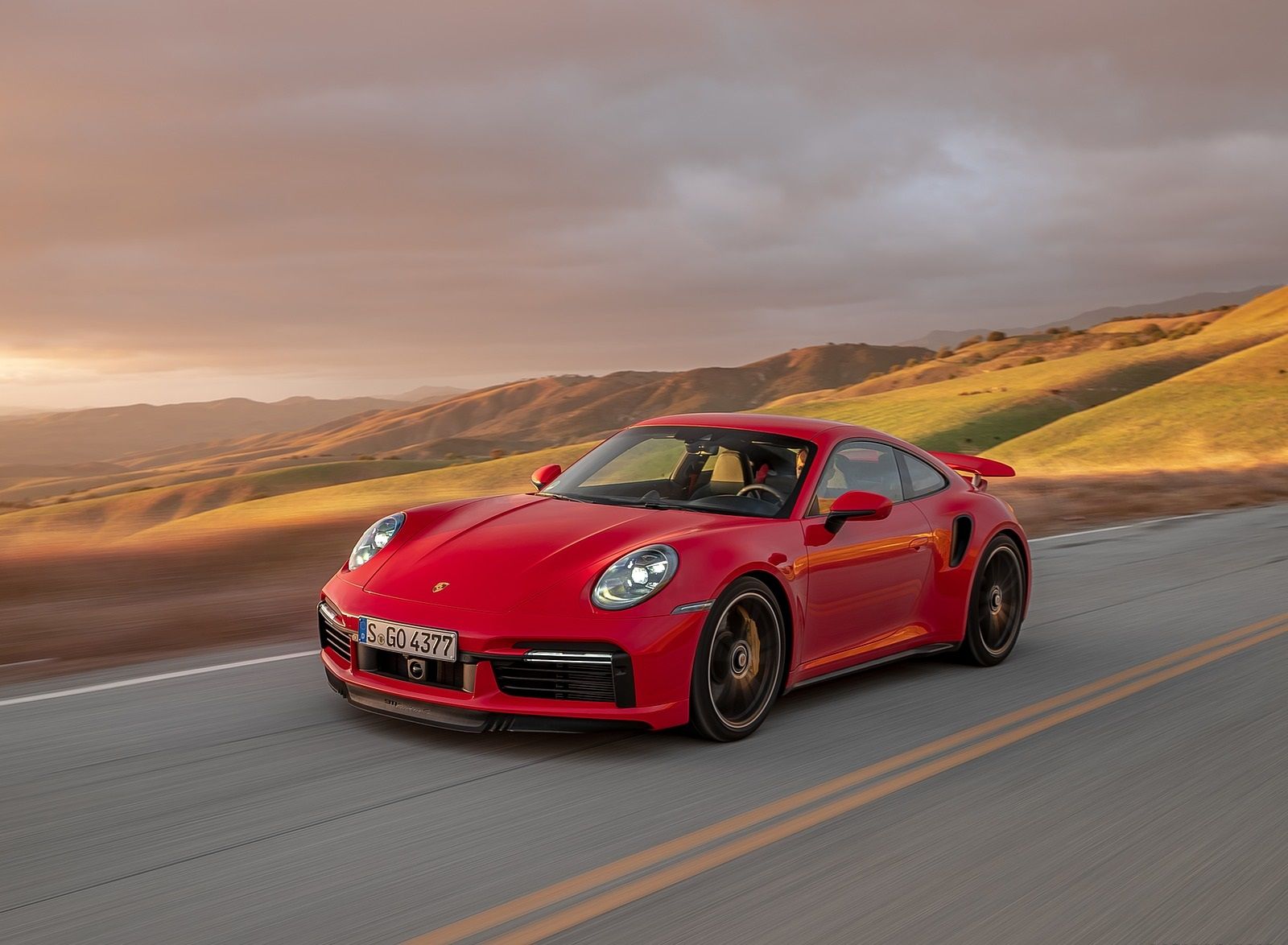 Porsche 911 Turbo S rossa, 1600x1174 900p, Laptop