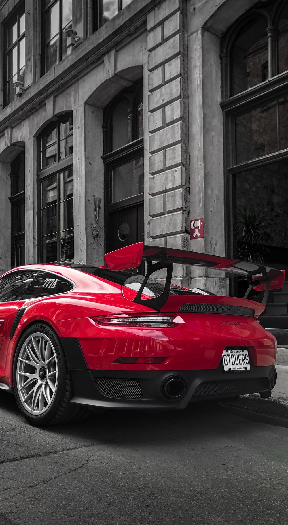 Porsche 911 rossa GT2 RS, 1000x1821 Verticale, Mobile