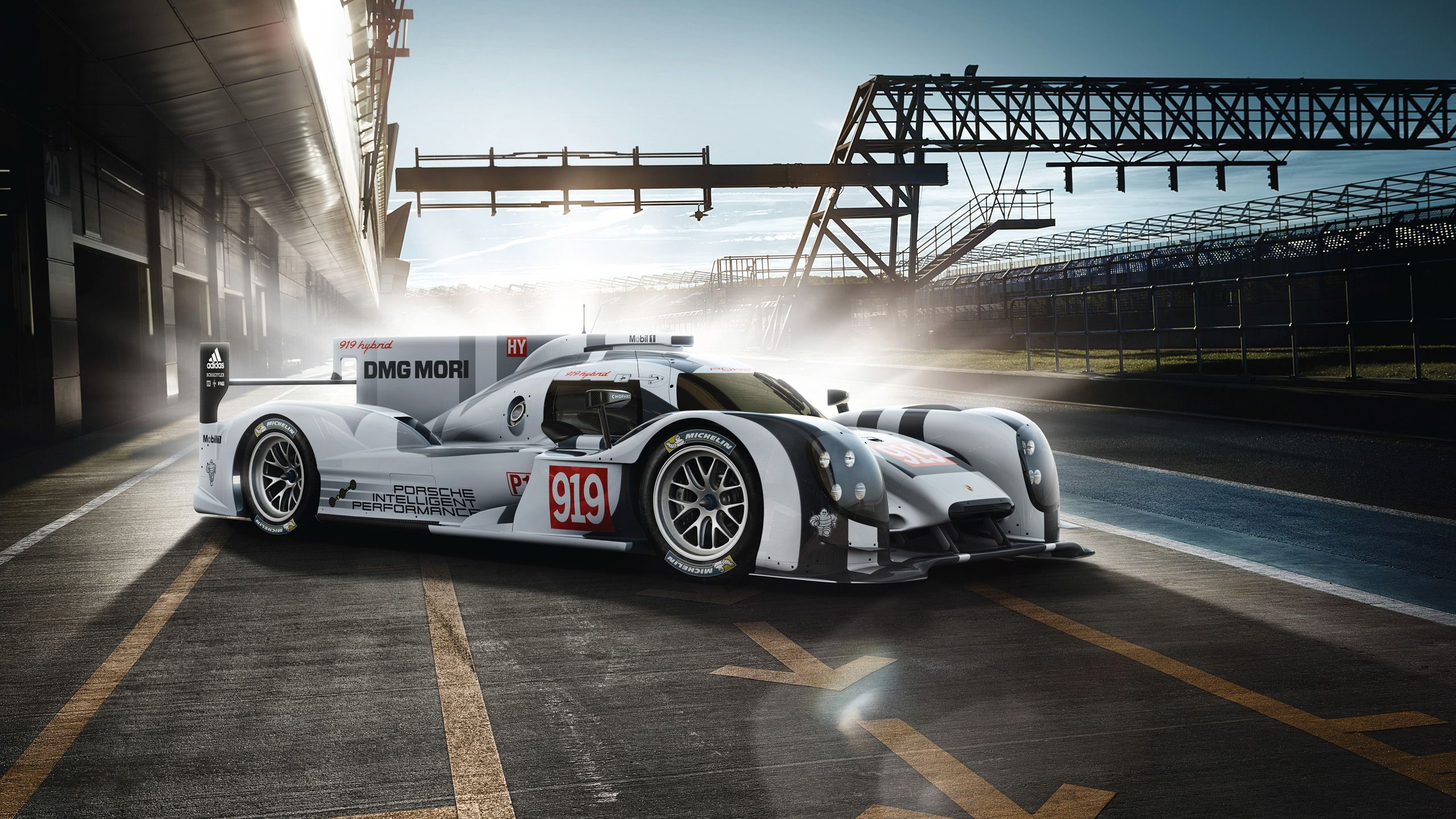 Porsche 919 in pit lane, 2560x1440 1440p, Desktop