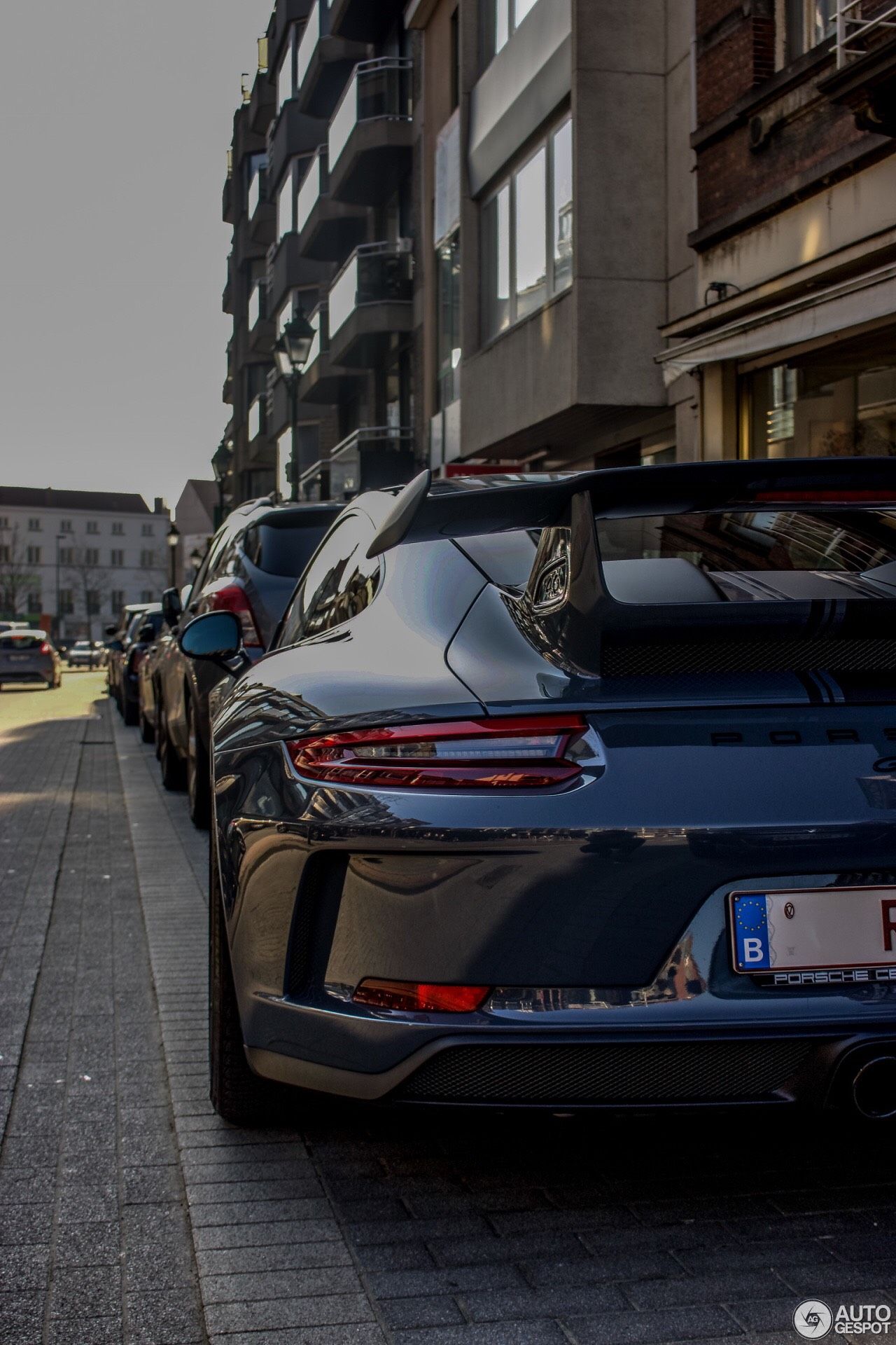 Porsche 911 GT3 blu, 1280x1920 Full HD Verticale, Google Pixel