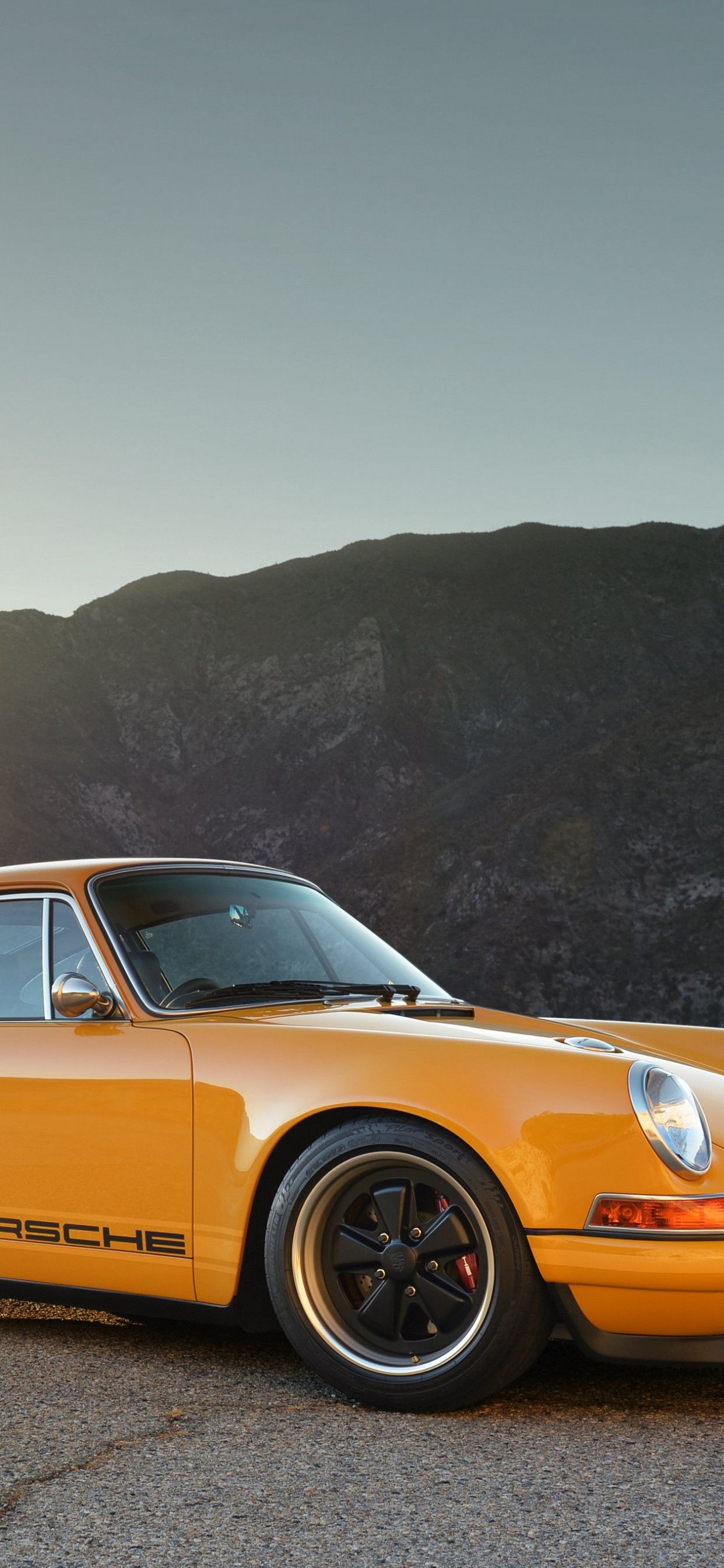 Porsche 911 arancione classica, 1242x2688 Verticale, iPhone Pro Max