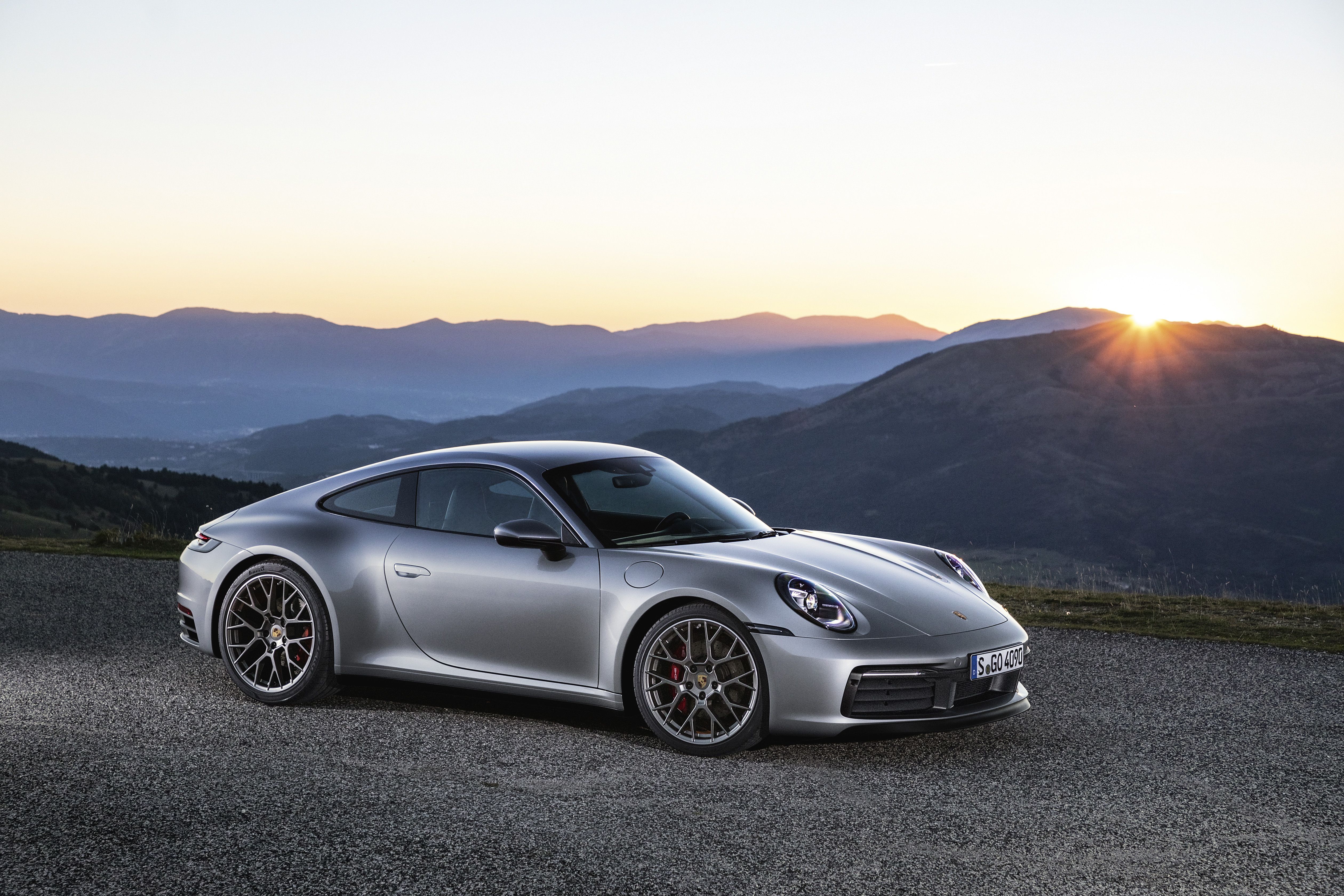 Porsche 911 argento tramonto, sportiva tedesca, 5040x3360 4K, Desktop 4K