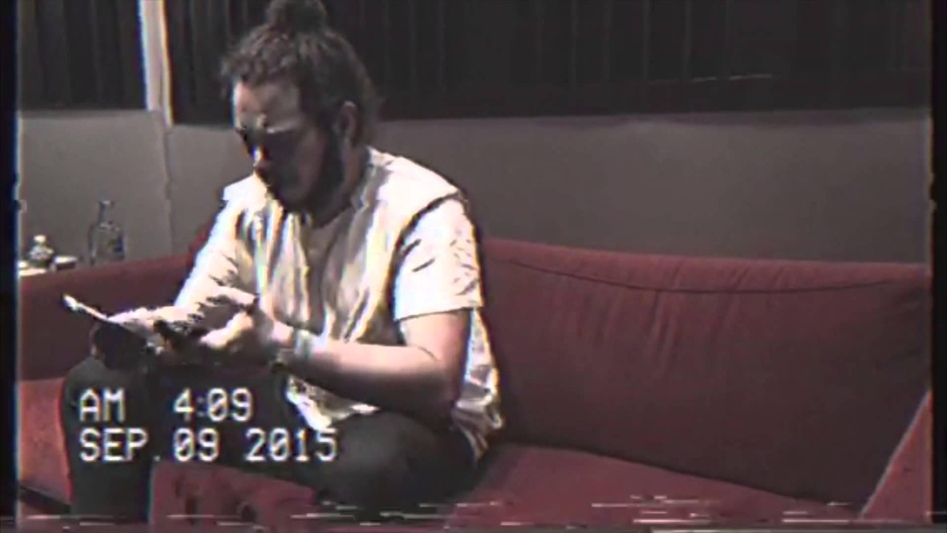 Post Malone divano videocamera vintage, 1920x1080 1080p, Desktop