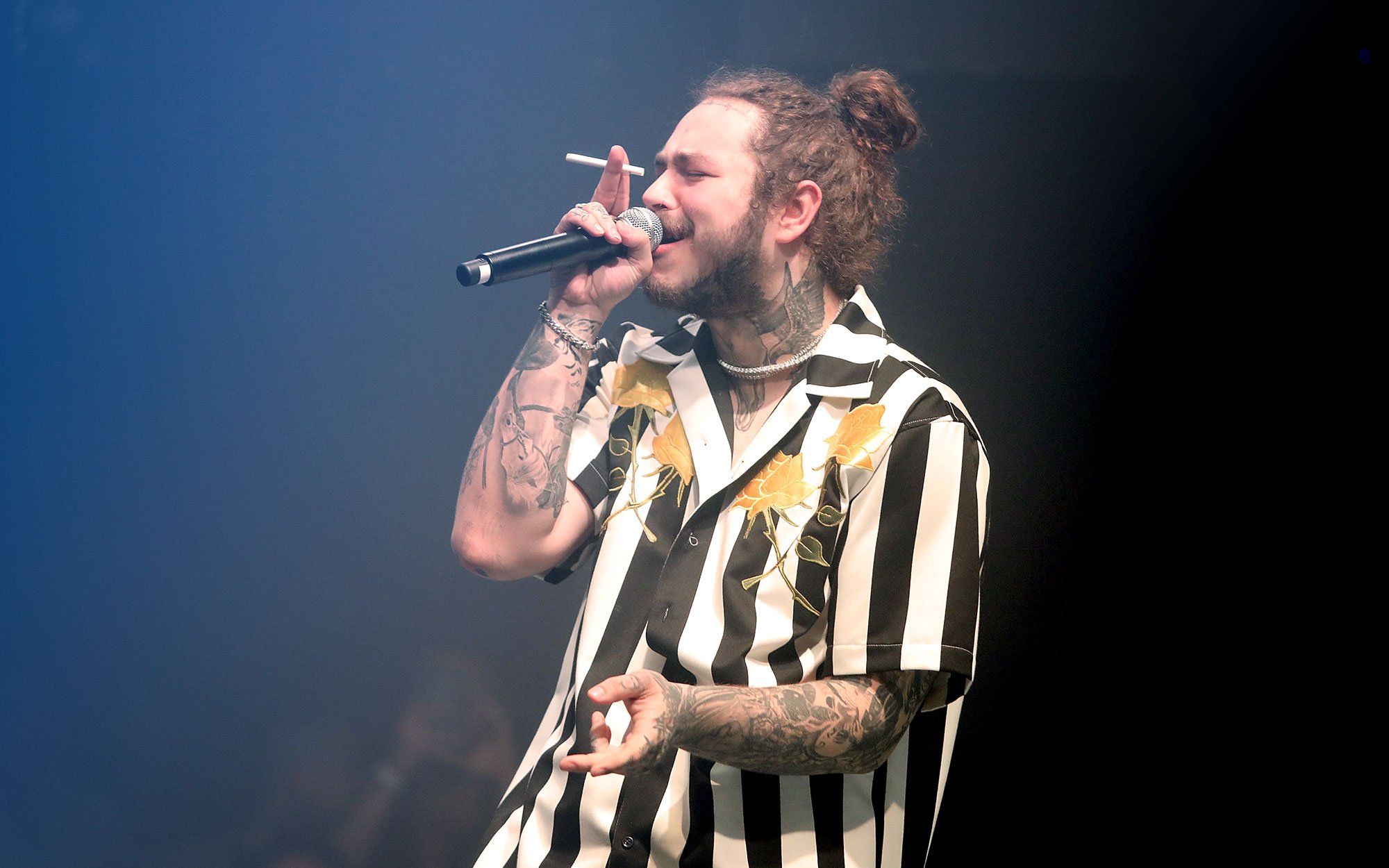 Post Malone concerto dal vivo, rapper e cantante, 2000x1250 Hi-Res, Desktop