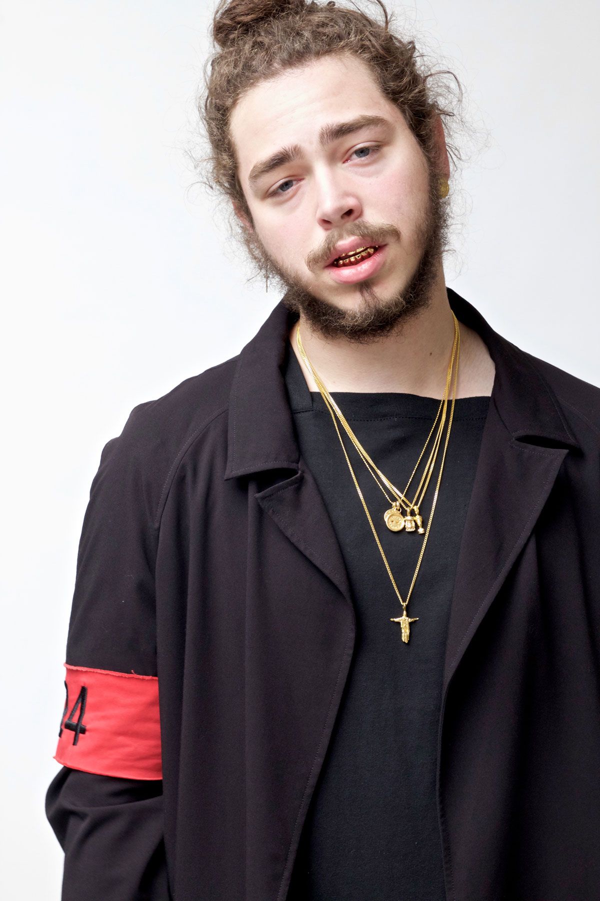 Post Malone ritratto giacca nera, 1200x1800 Verticale, POCO