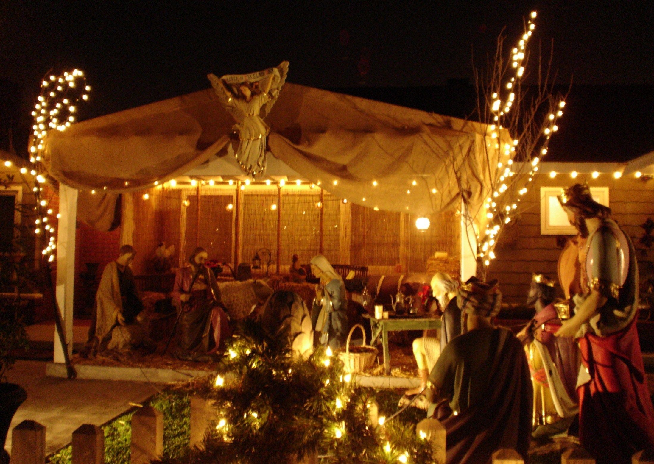 Presepe vivente natalizio notturno, 2196x1559 alta risoluzione, PC Desktop