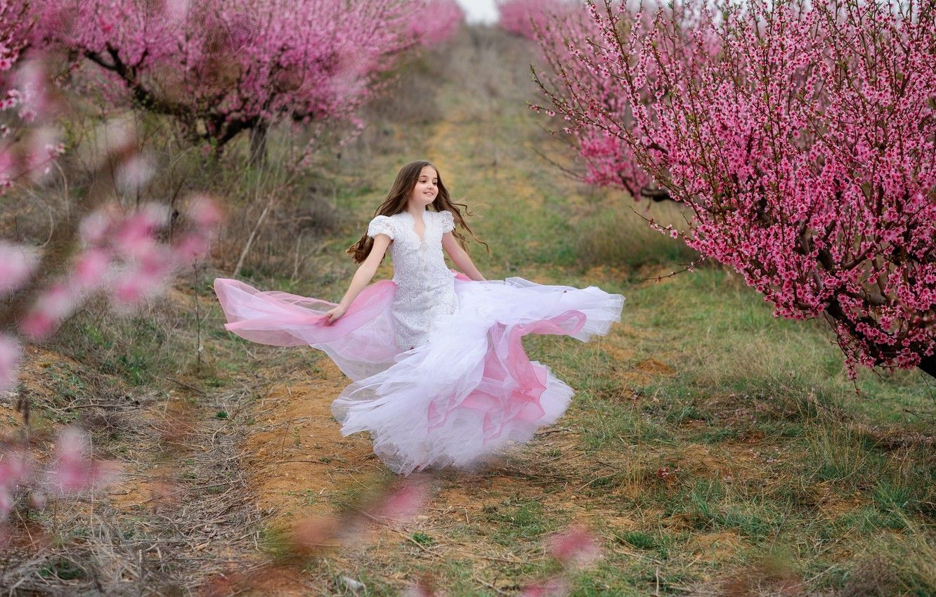 Ragazza con vestito tra fiori rosa, 1332x850 HD, Desktop