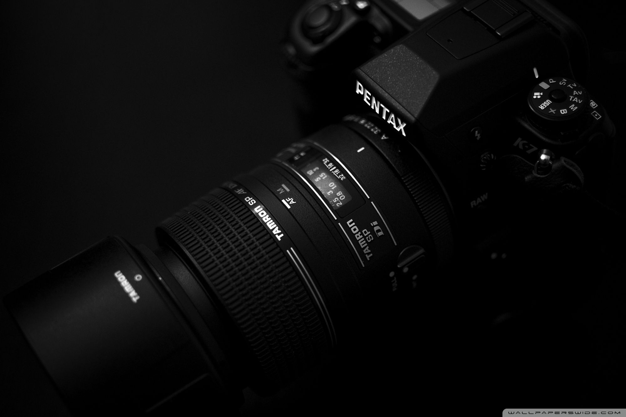 Fotocamera Pentax nera professionale, 2000x1333 alta risoluzione, iMac