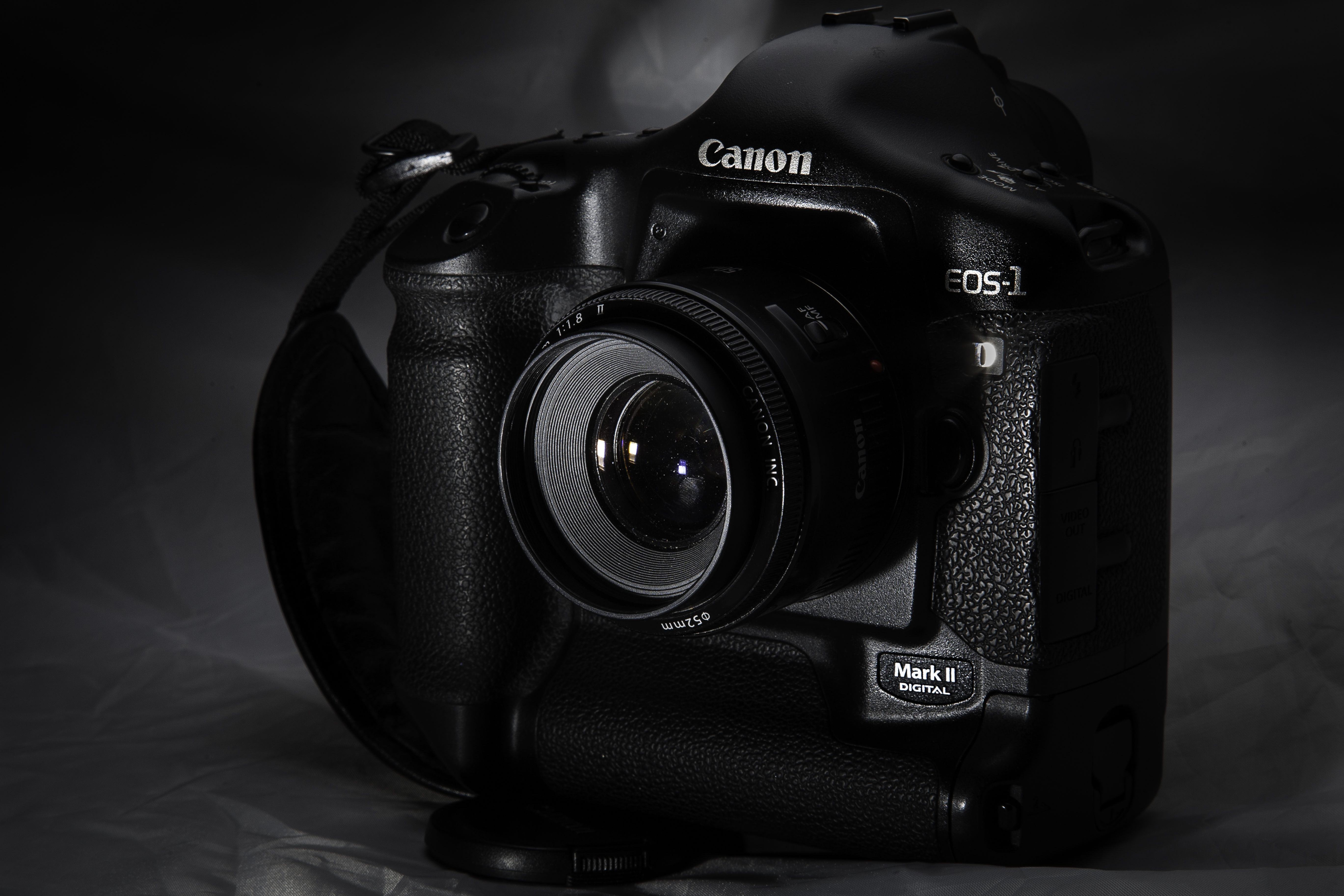 Fotocamera Canon EOS nera, 5476x3651 UHD, PC 4K