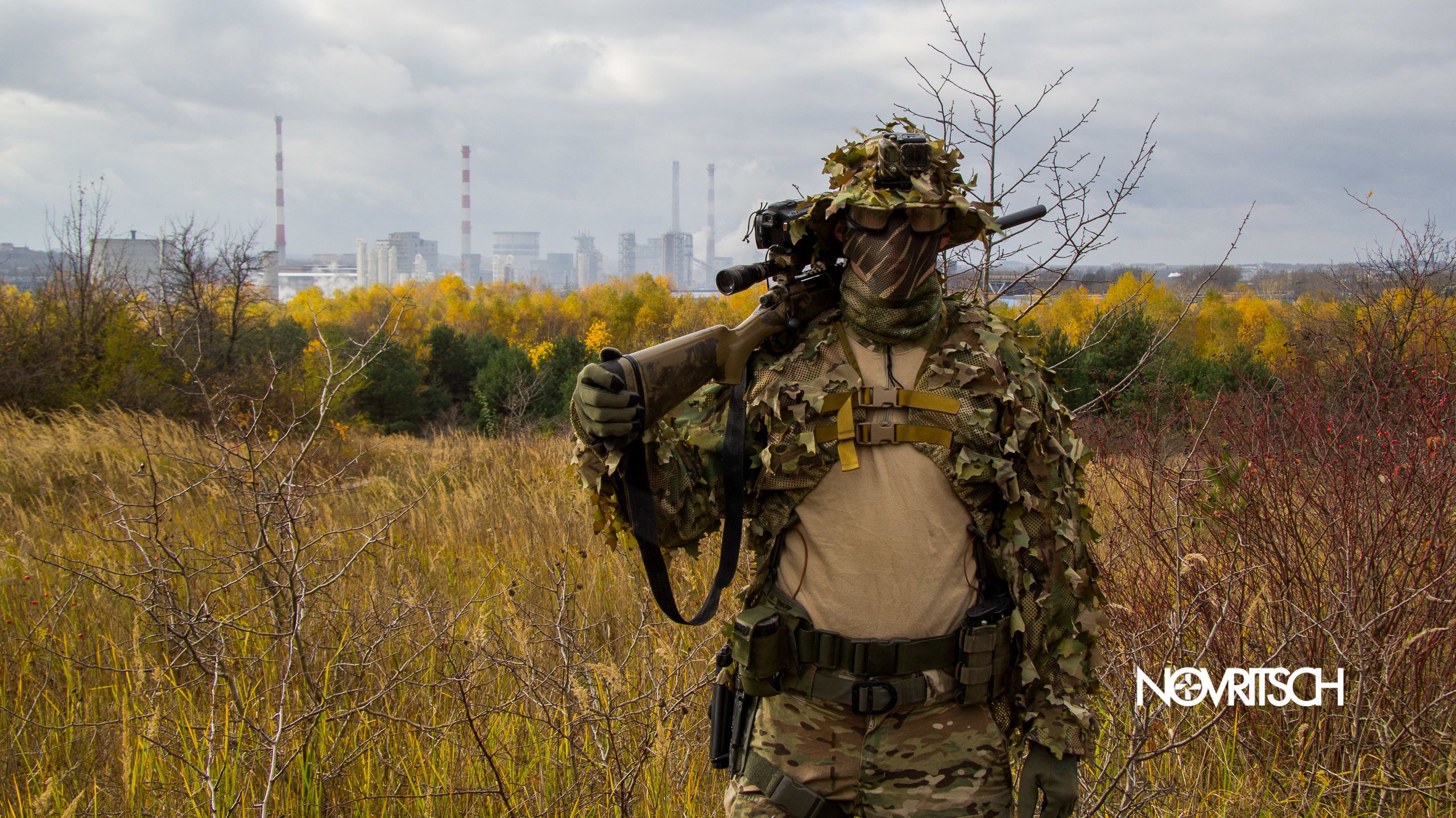 Soldato in ghillie suit campo, 2560x1440 QHD, Monitor Gaming