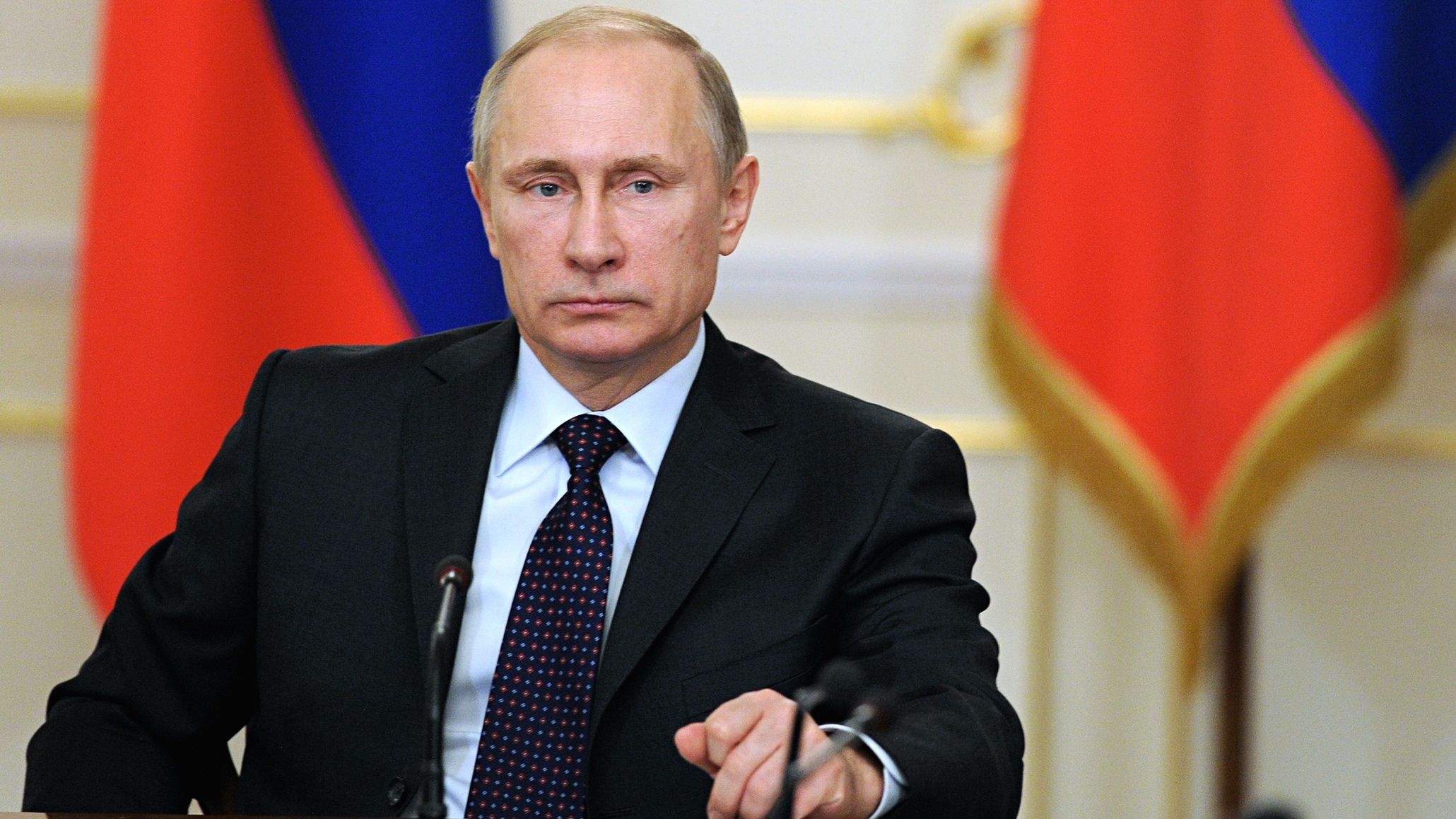 Vladimir Putin seduto in trono, 1600x1050 HD Ready, Desktop