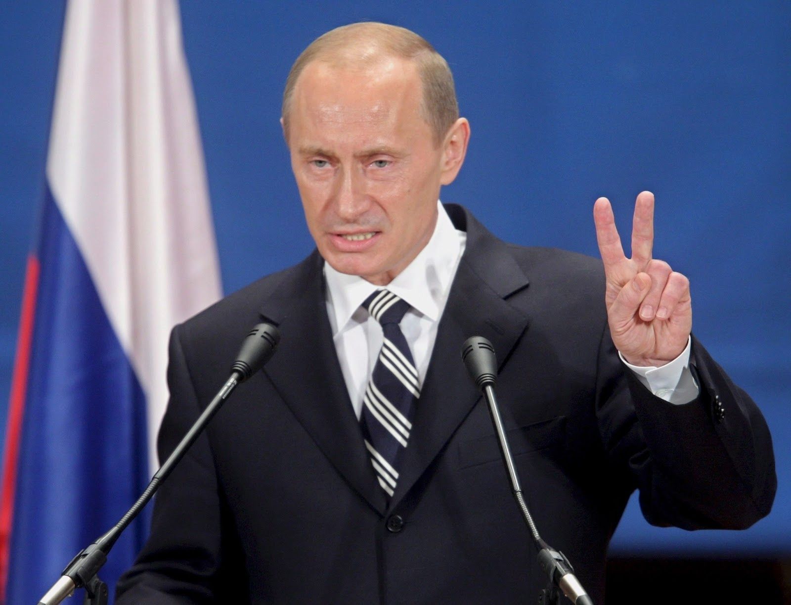 Vladimir Putin che indica, 2011x1506 Hi-Res, Desktop