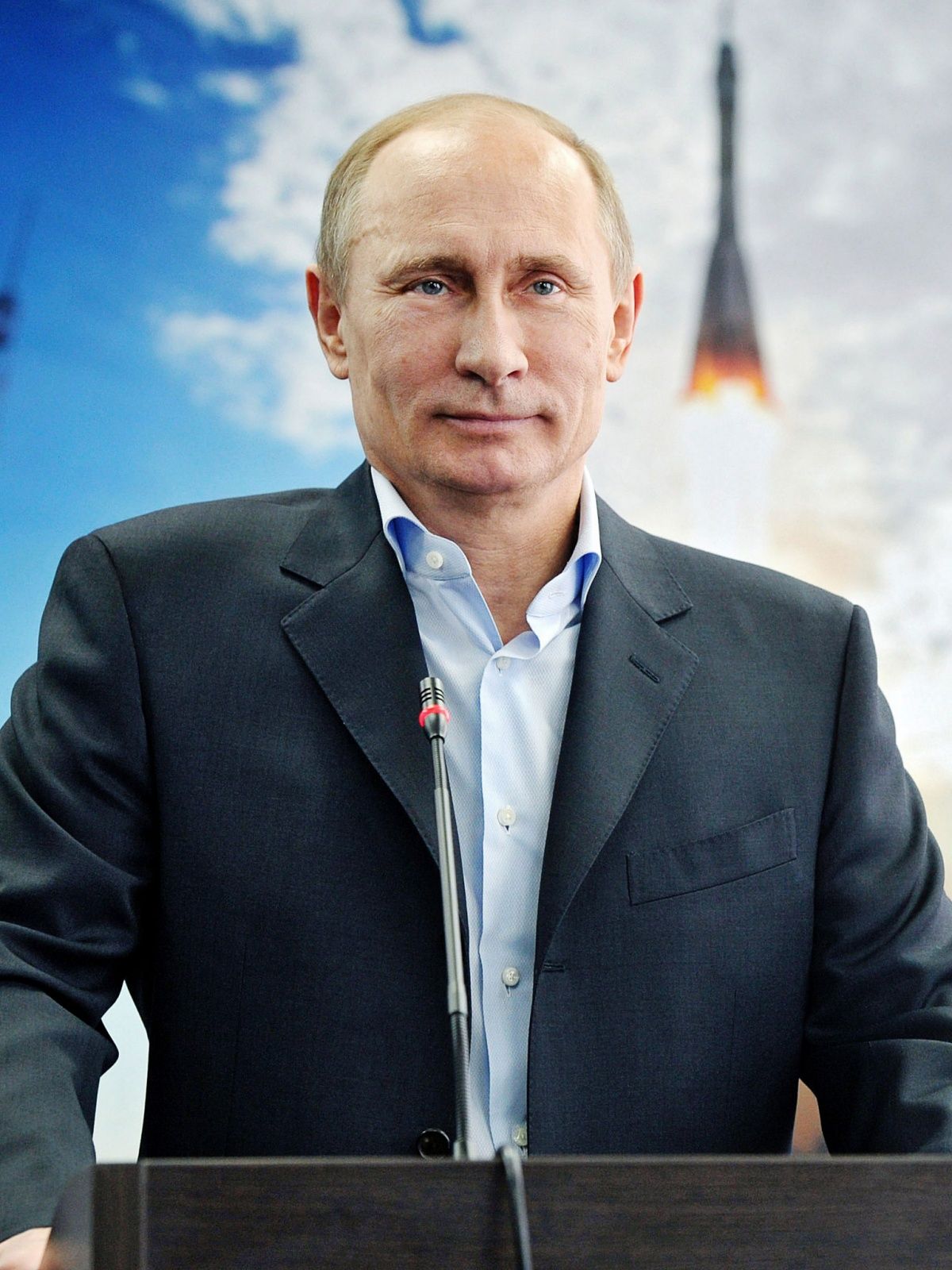 Putin al microfono, gesto vittoria, 1600x1223 HD Ready, Acer Nitro