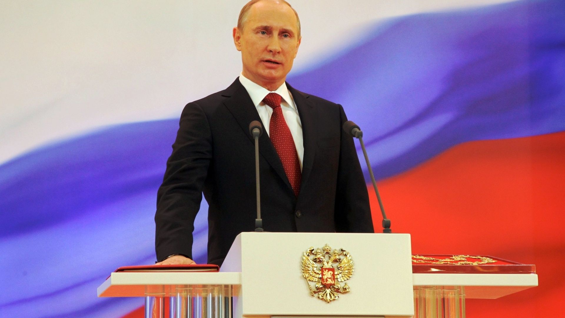 Putin al podio, bandiera russa, Vladimir Putin, 1920x1080 Full HD 1080p, Desktop