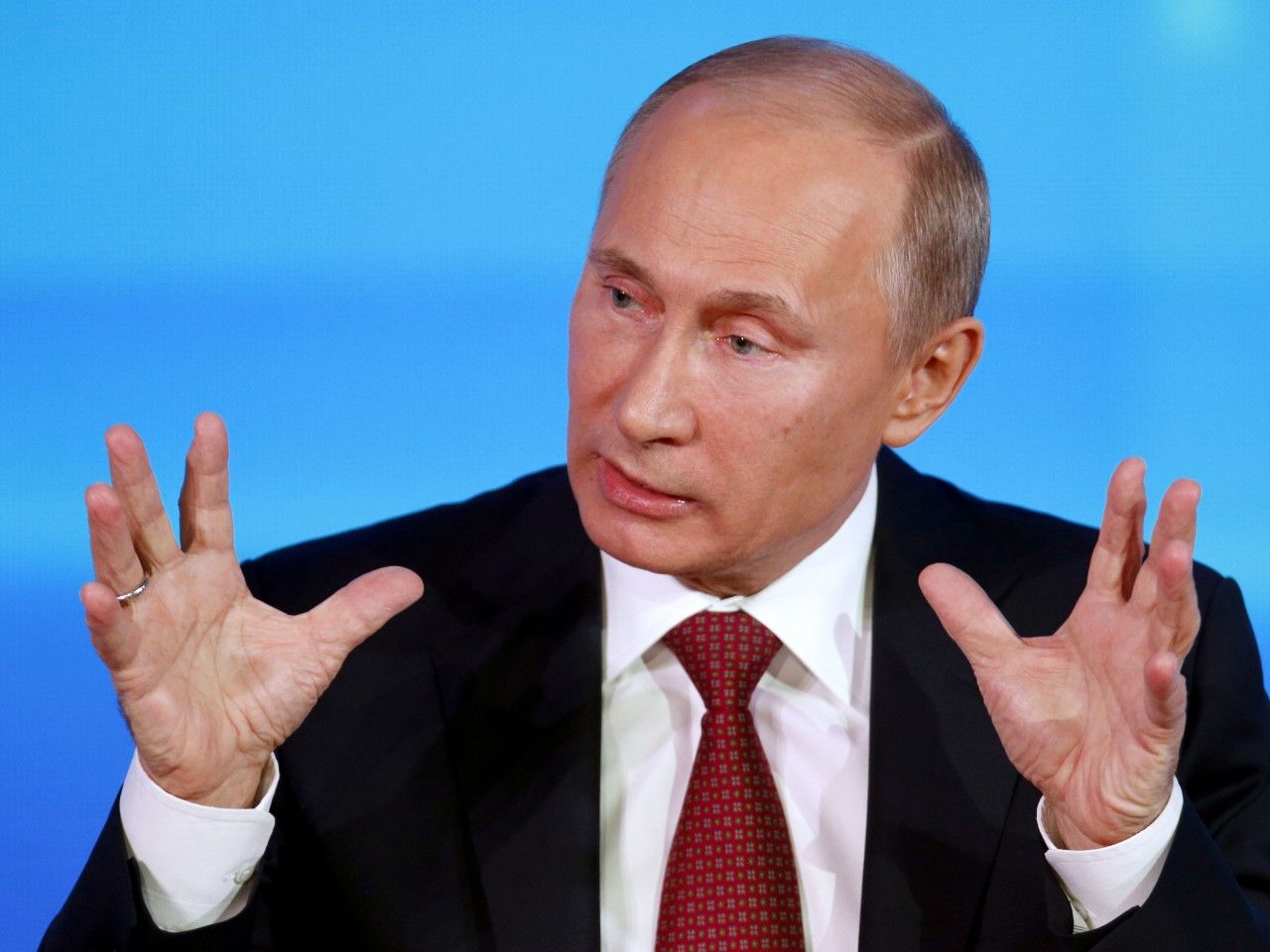 Putin con cuffie protettive e pistola, 1785x1338 900p, Desktop