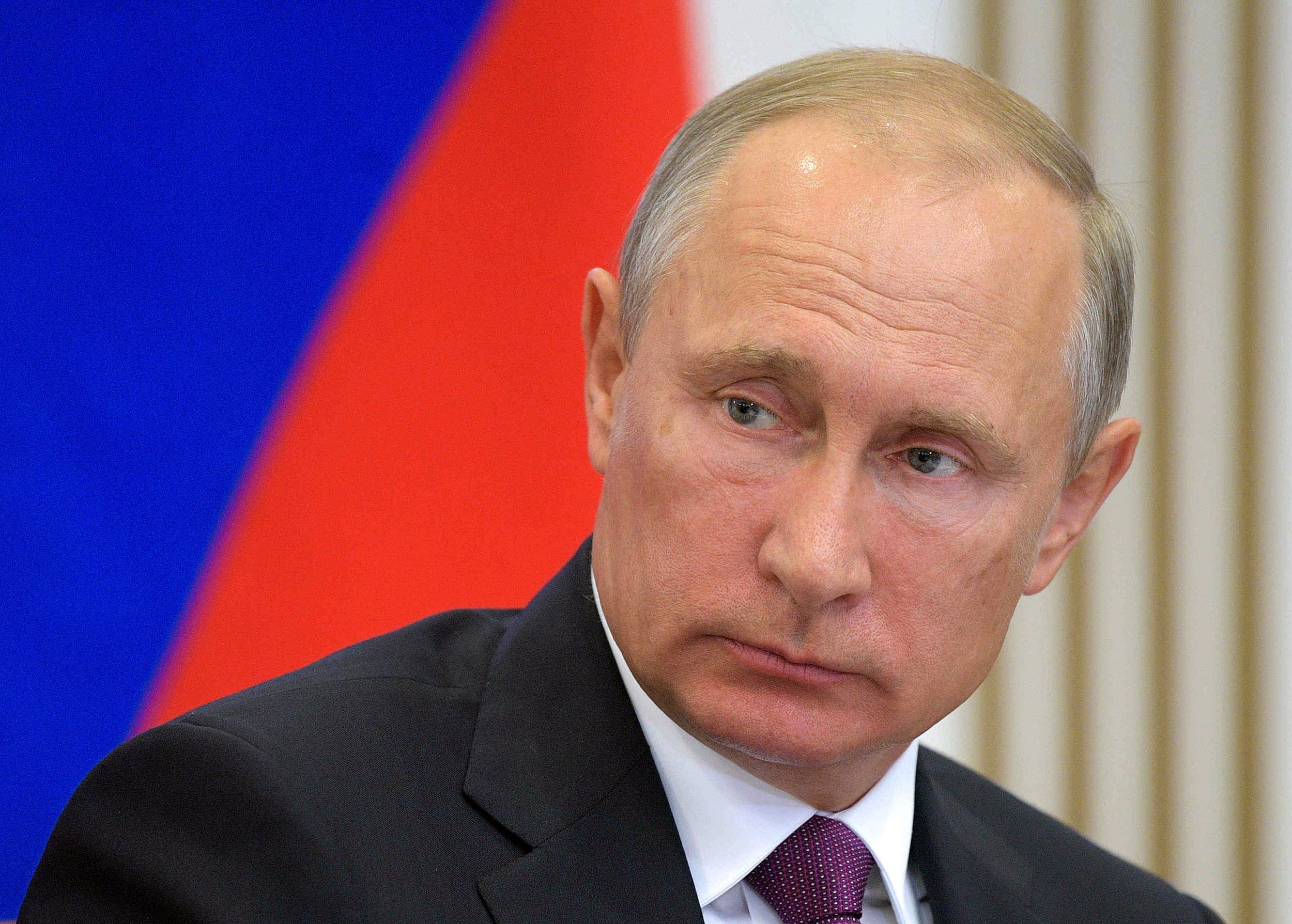 Vladimir Putin ritratto formale, 2500x1789 alta risoluzione, PC Desktop