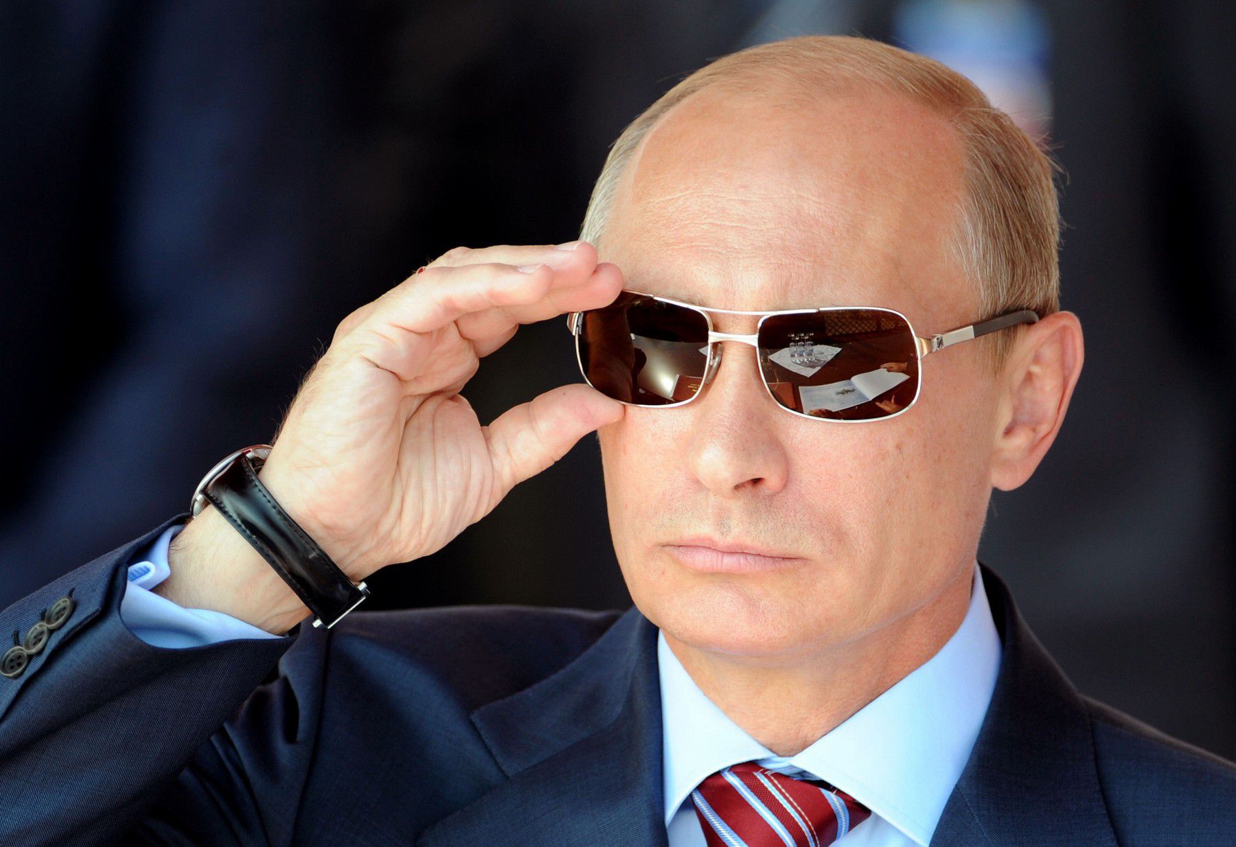Ritratto Vladimir Putin sfondo rosso, 1280x1024 HD, ROG Asus Laptop