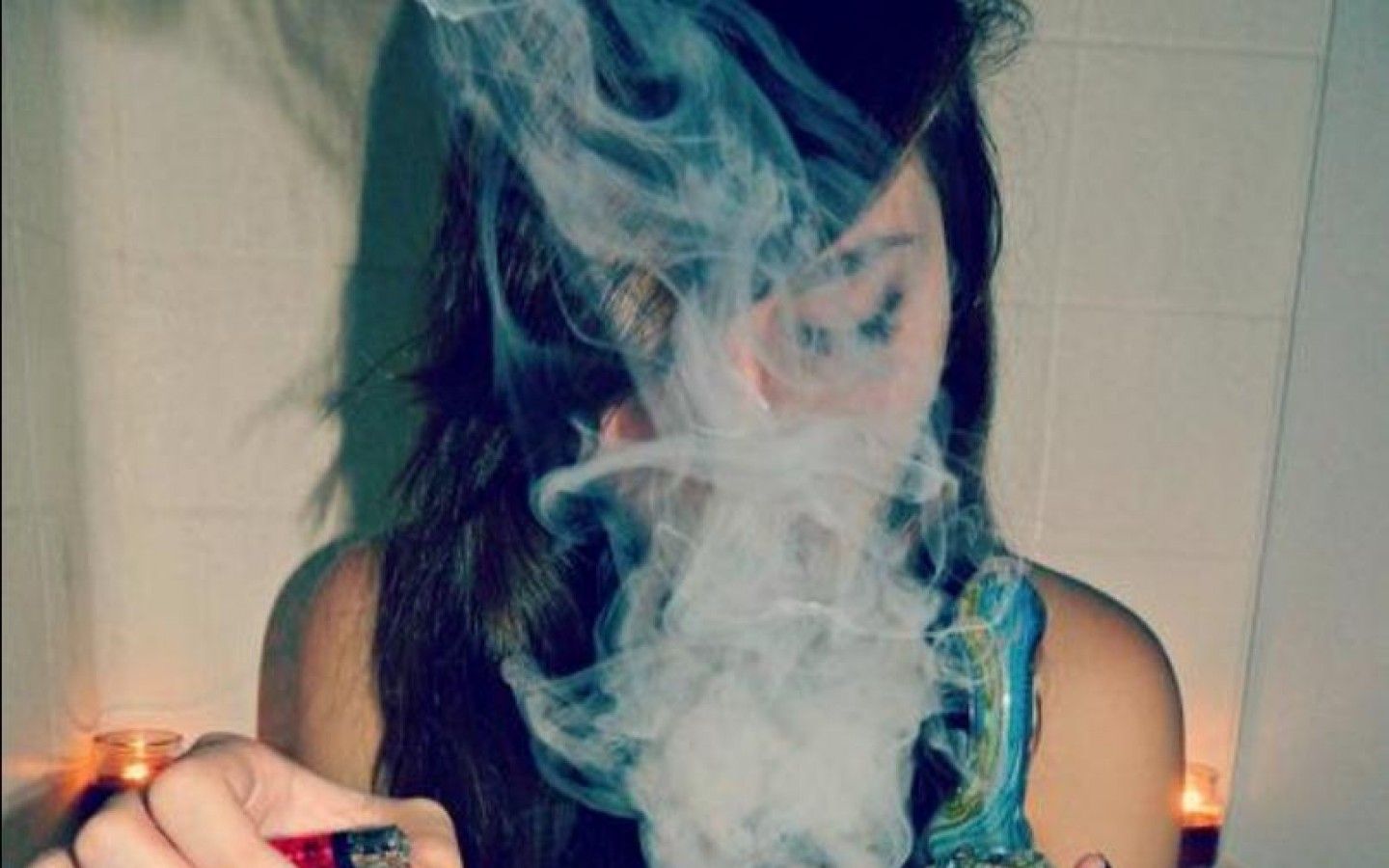 Monna Lisa con pianta cannabis, 736x1112 Verticale, Telefono