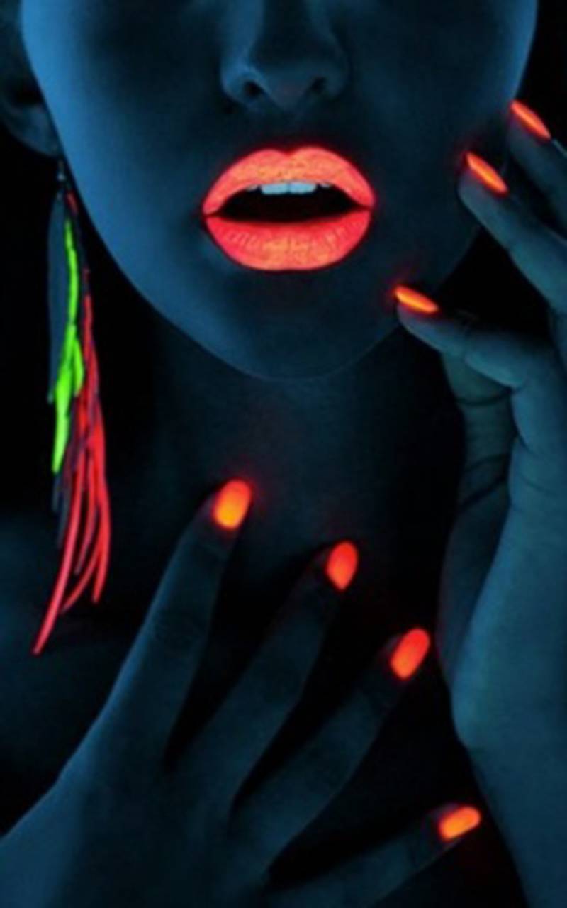 Ragazza labbra unghie neon, 800x1280 Verticale, Mobile