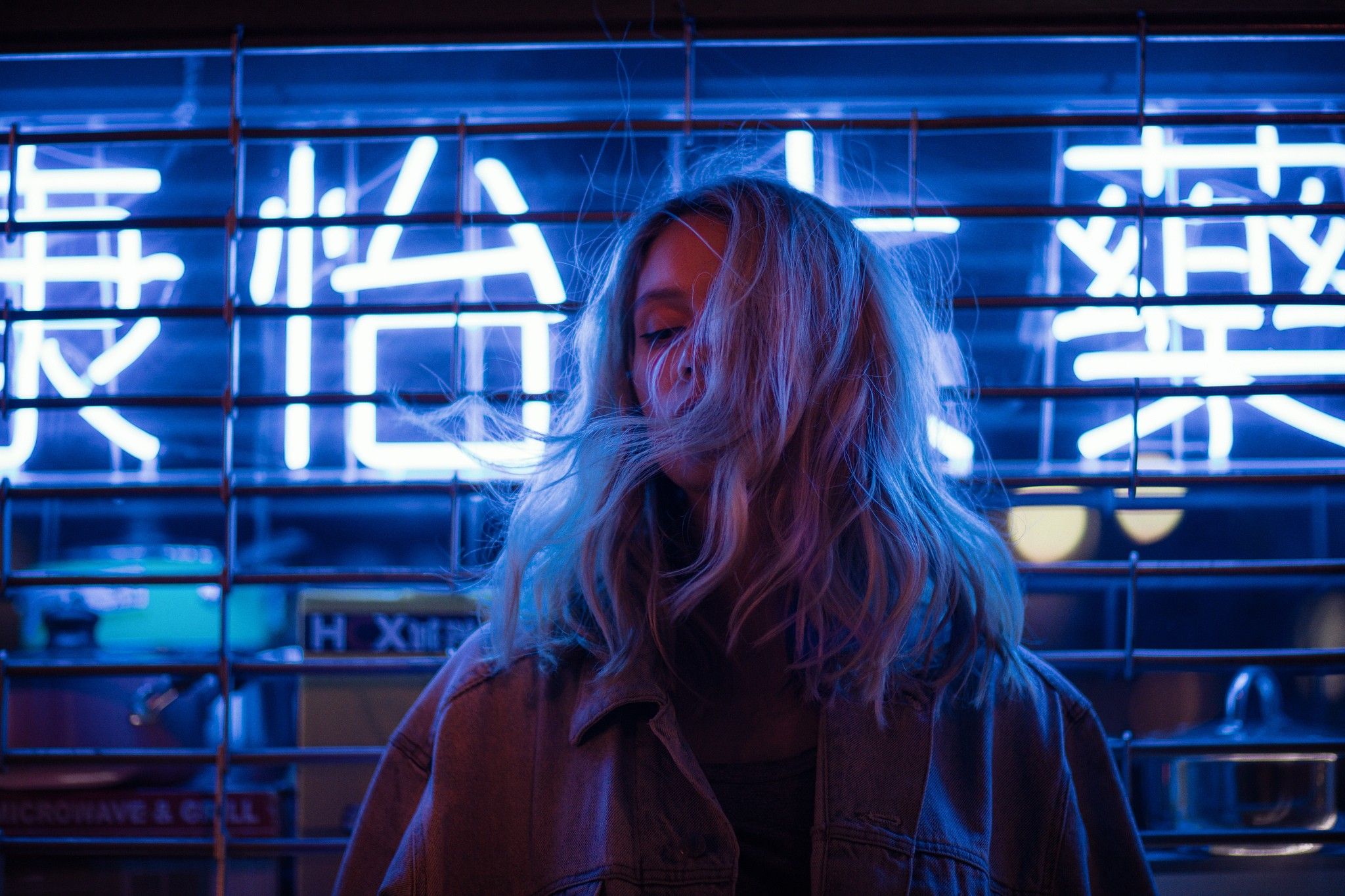 Ragazza bionda luci neon, 2048x1365 alta risoluzione, Laptop