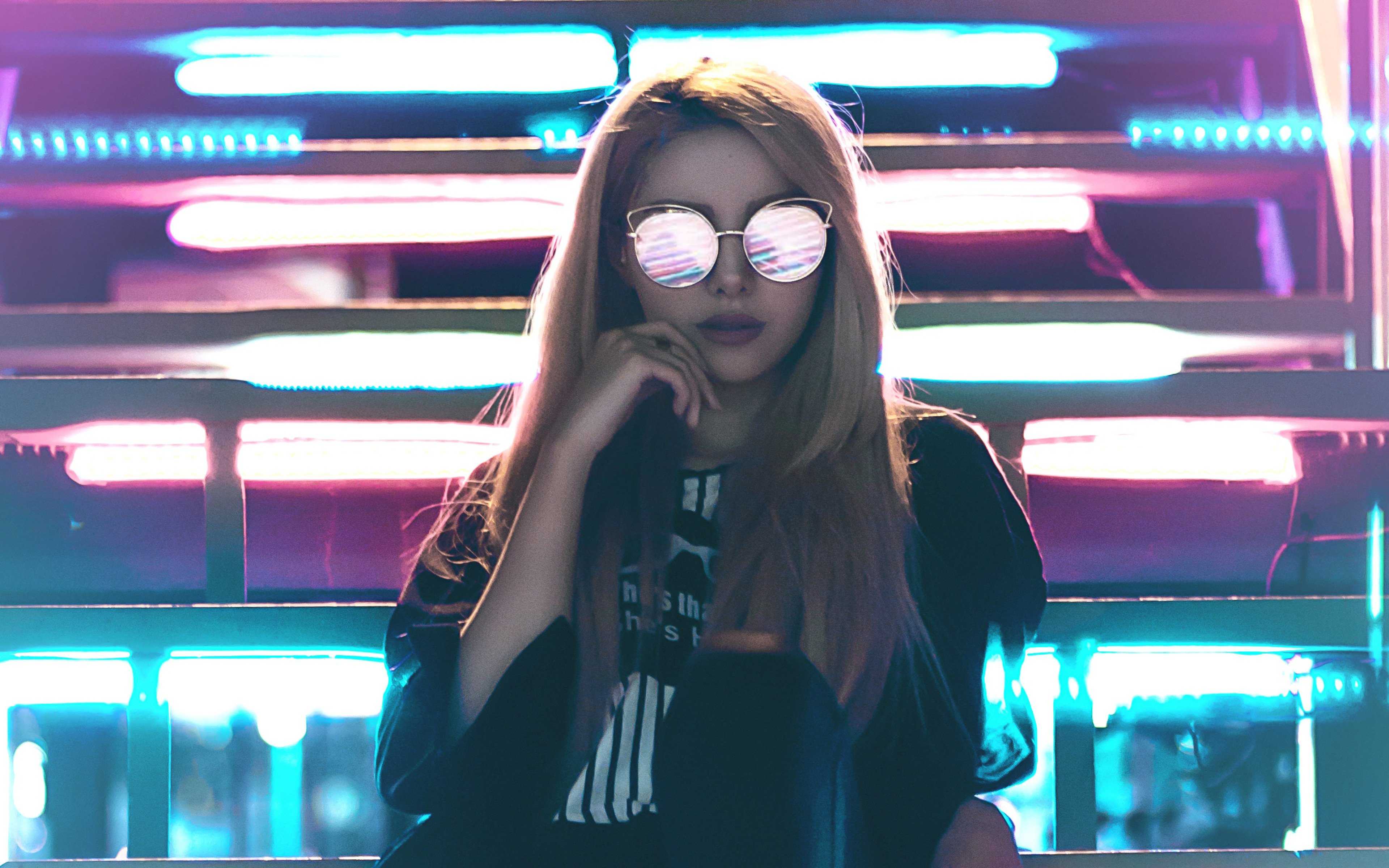 Ragazza con occhiali da sole neon, 3840x2400 4K, Desktop 4K