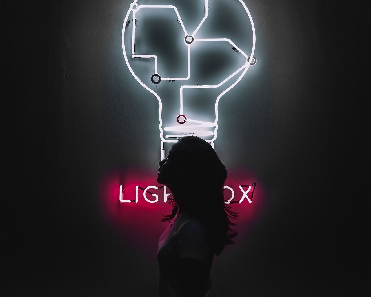 Ragazza silhouette neon lampadina, 1280x1024 HD, HP Laptop