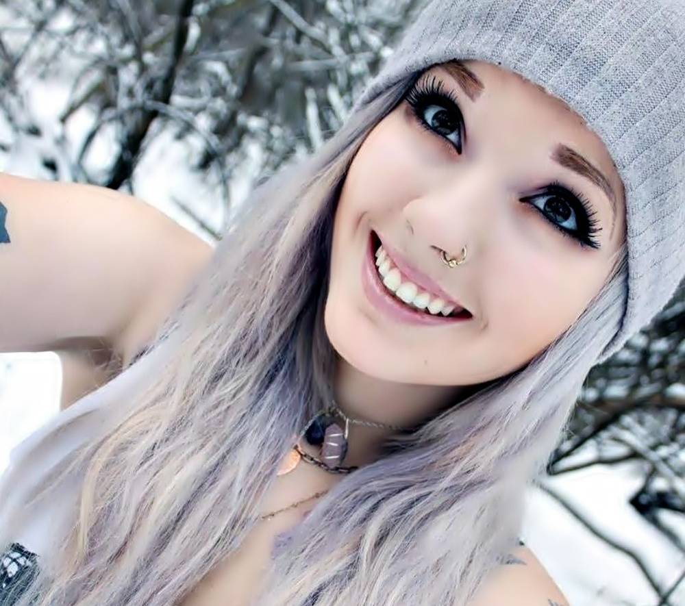 Ragazza capelli grigi berretto neve, 1000x885 HD, Desktop