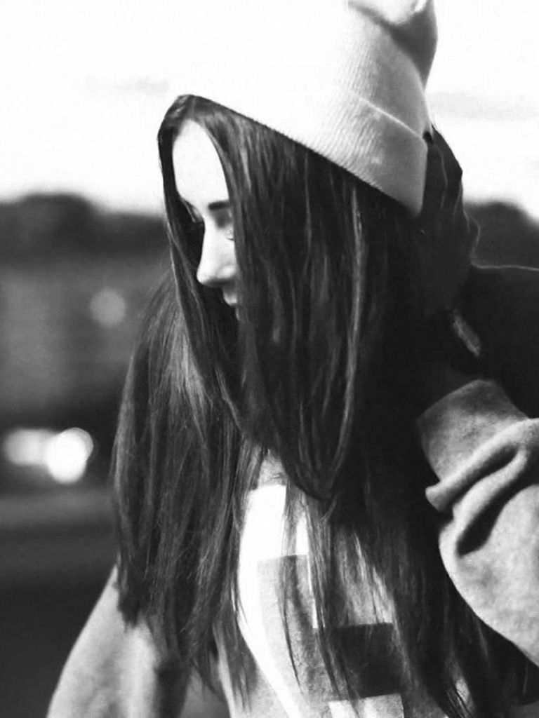 Ragazza con berretto bianco, 768x1024 Full HD Verticale, iPhone