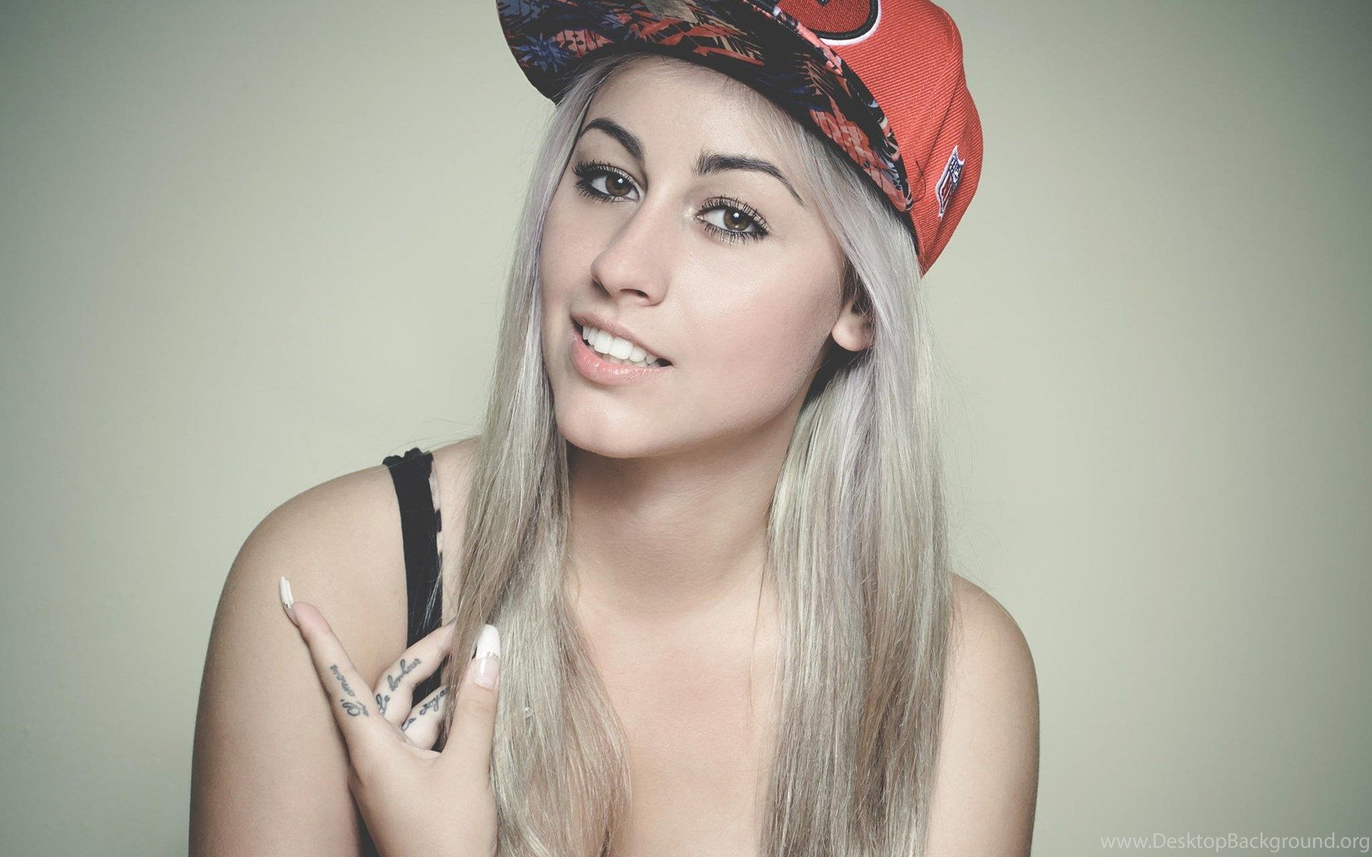 Ragazza con cappello rosso swag, 1920x1200 Full HD+ WUXGA, Desktop