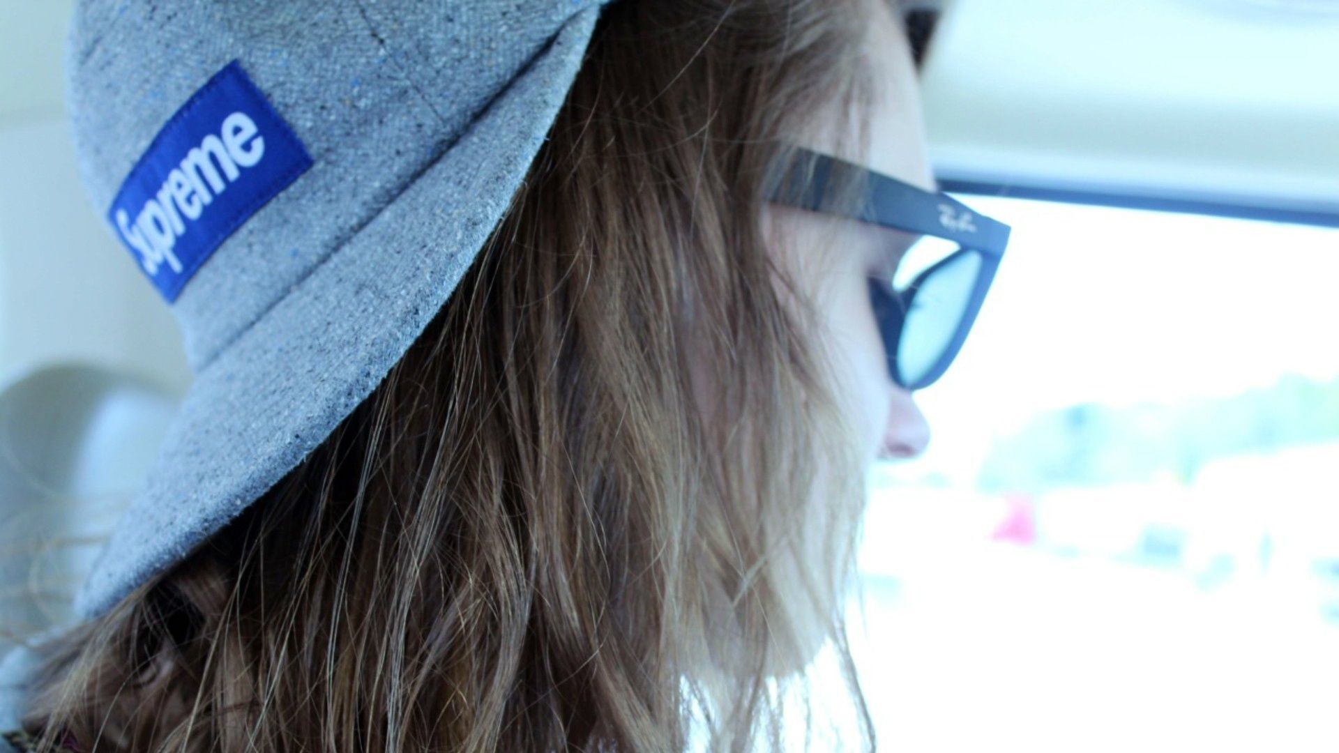 Ragazza berretto Supreme occhiali, New York, 1920x1080 Full HD 1080p, Laptop
