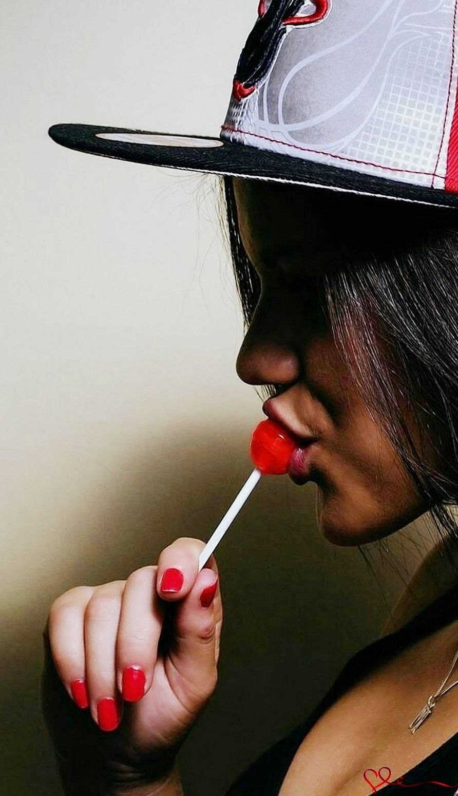 Ragazza con cappellino e lecca-lecca, 892x1549 Full HD Verticale, iPhone