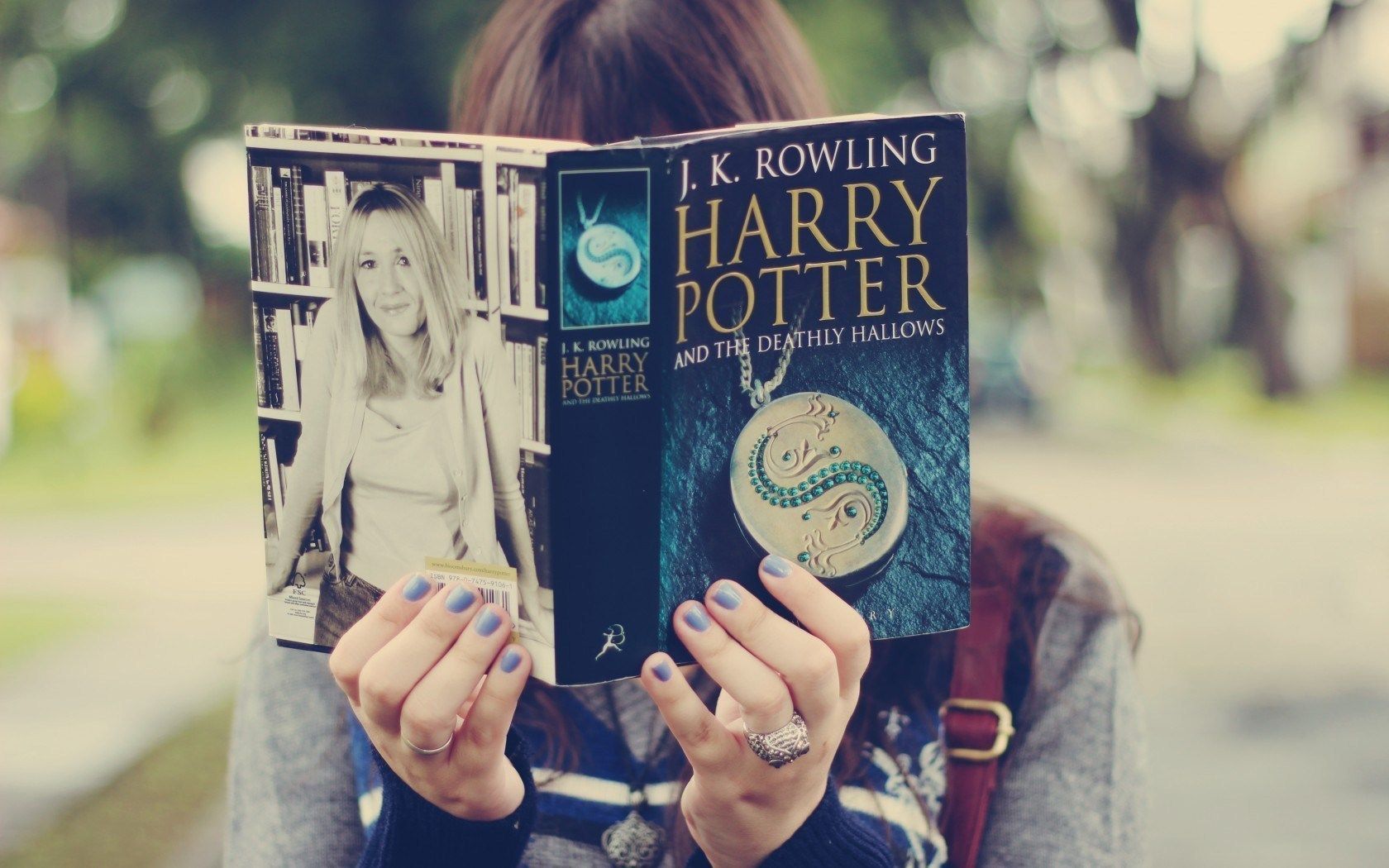 Ragazza legge libro Harry Potter, 1680x1050 900p, PC