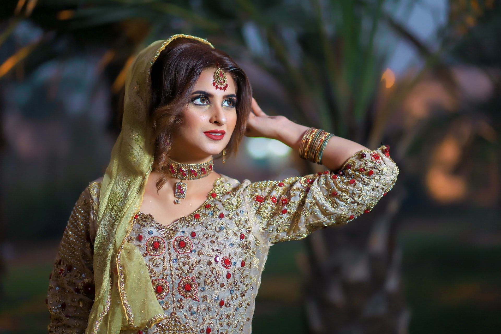 Ragazza con dupatta tradizionale, 1920x1280 WUXGA, Desktop