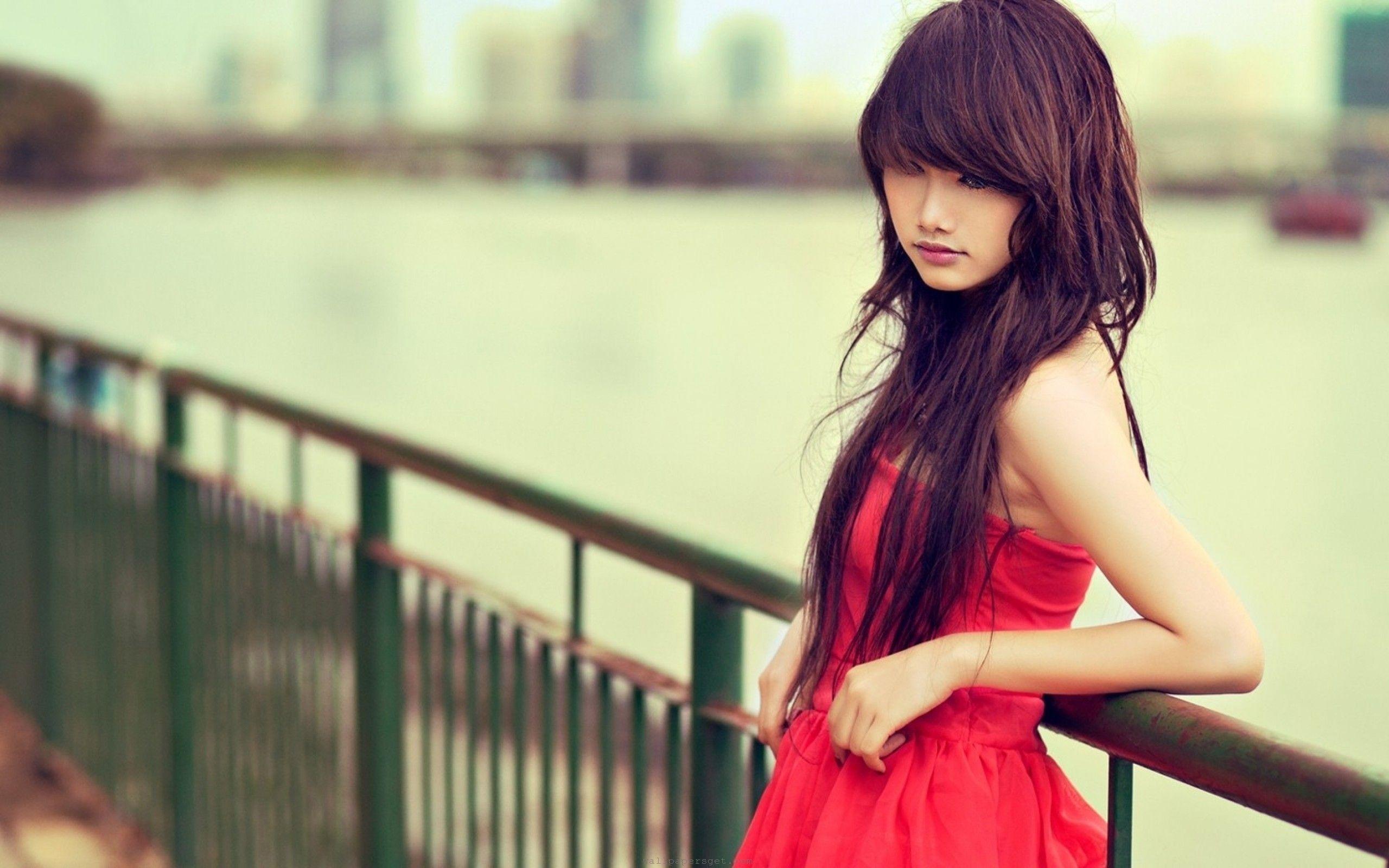 Ragazza con vestito rosso, 2560x1600 2K, MacBook Pro