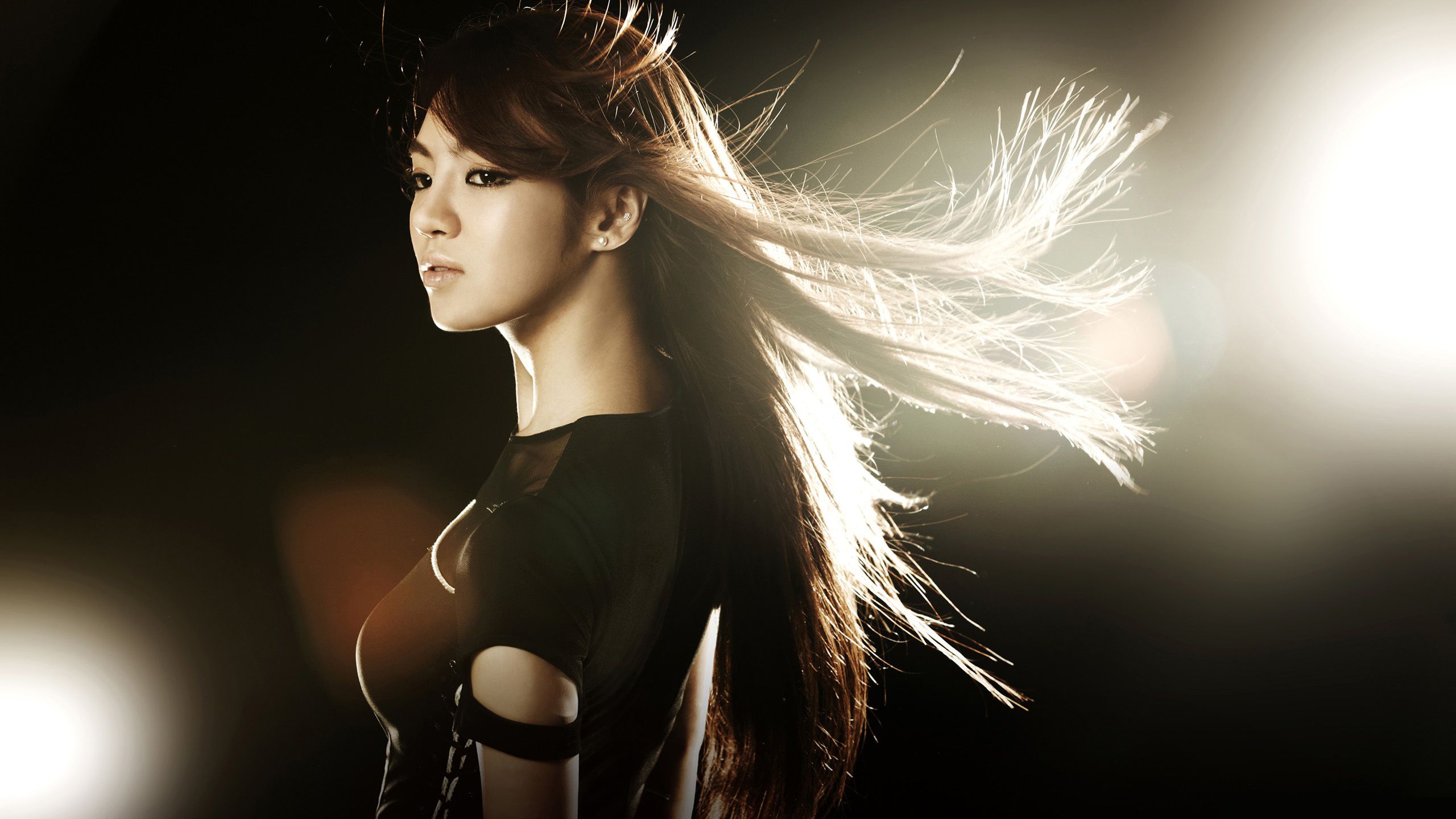 Ragazza asiatica capelli mossi, 2560x1440 QHD, Laptop